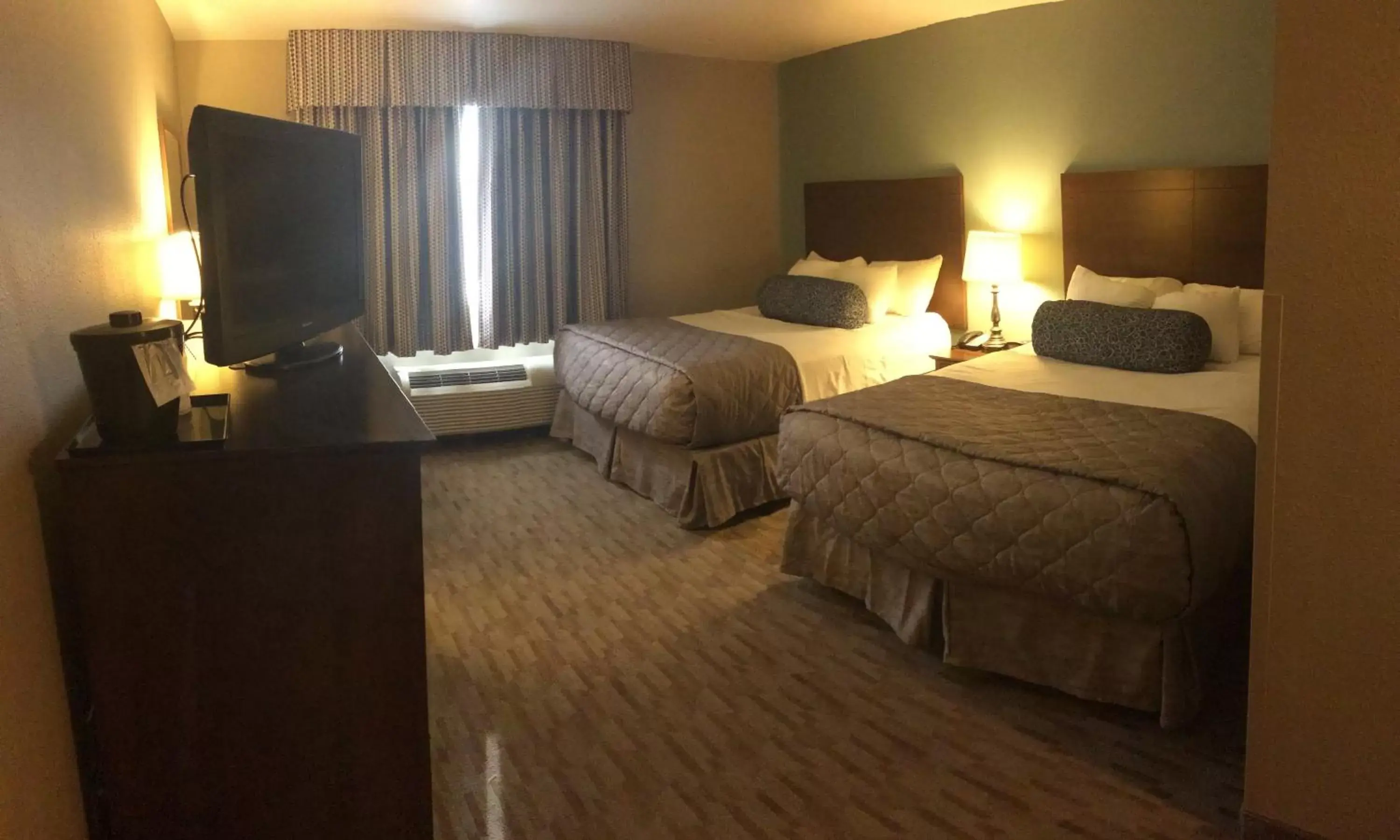 Photo of the whole room, Bed in Baymont by Wyndham Minot