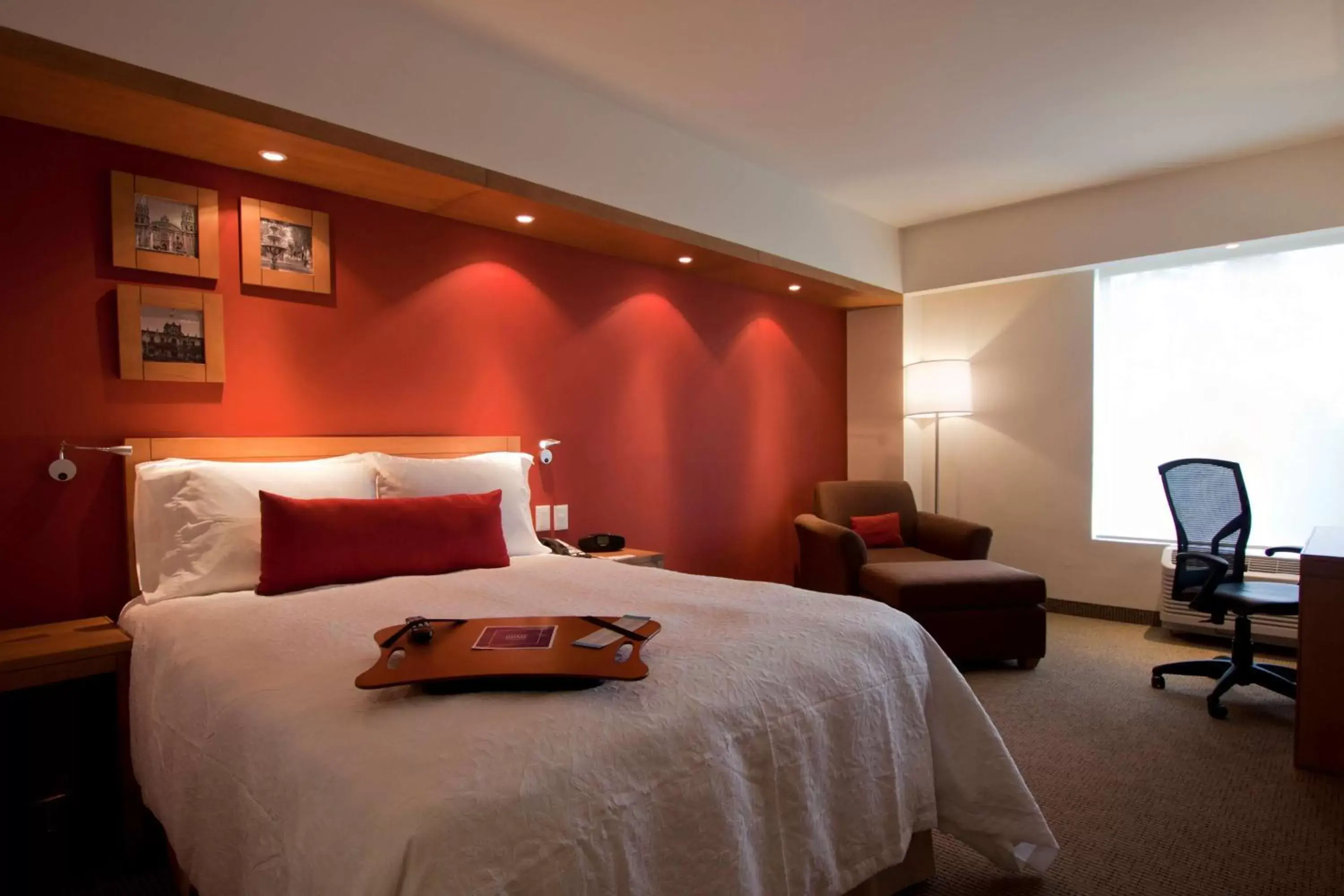 Bedroom, Bed in Hampton by Hilton Guadalajara Expo