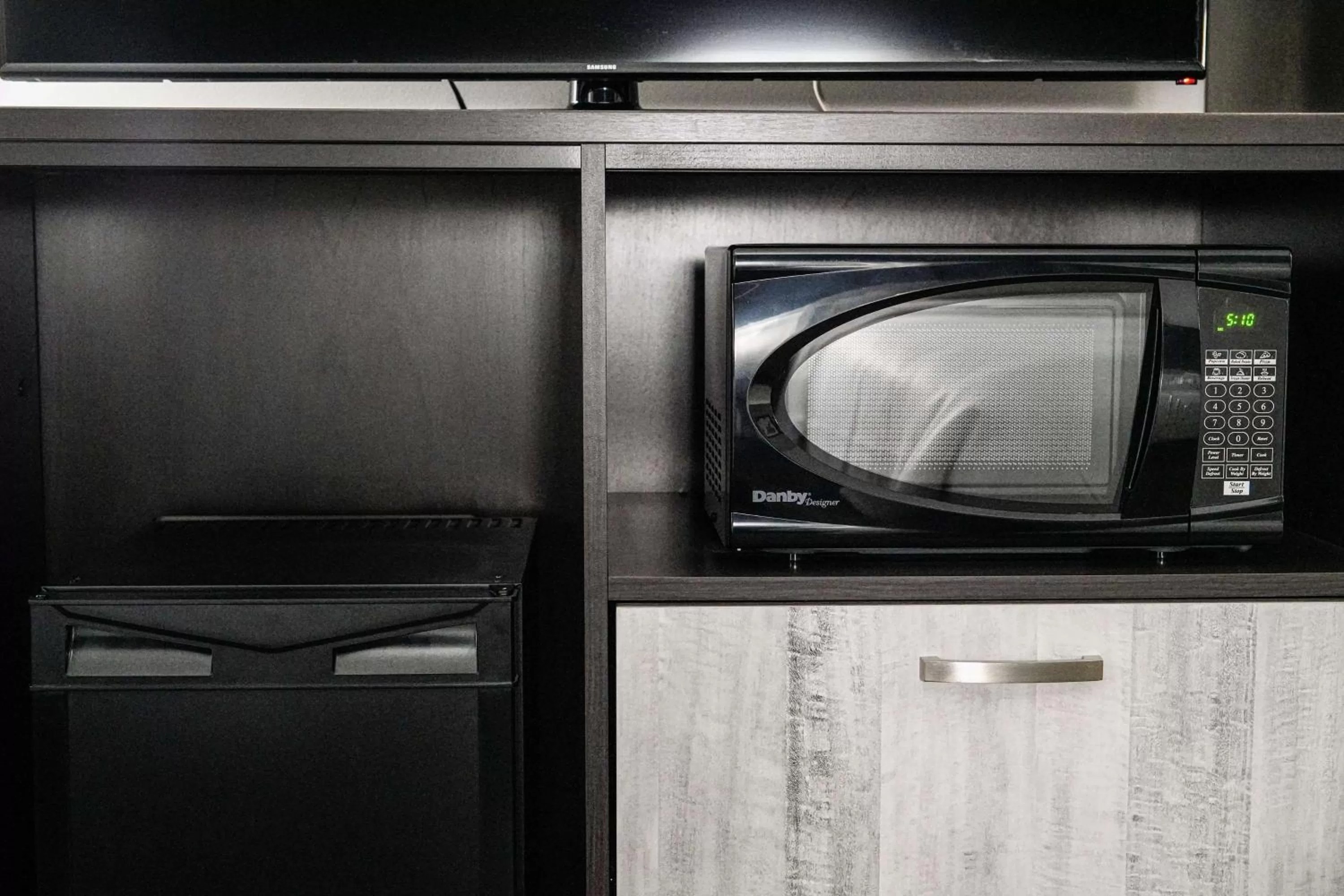 King Suite with Lake View in Best Western Plus Chocolate Lake Hotel - Halifax