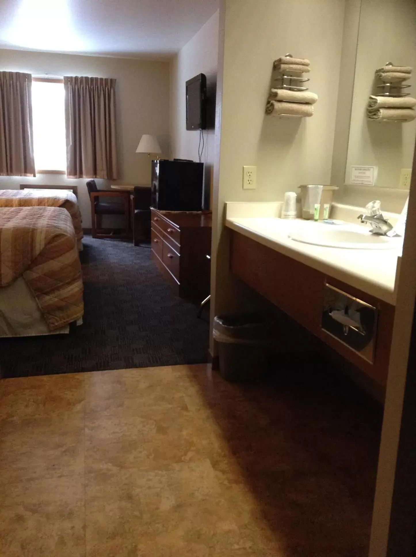 Bedroom, Bathroom in SunRise Inn Hotel
