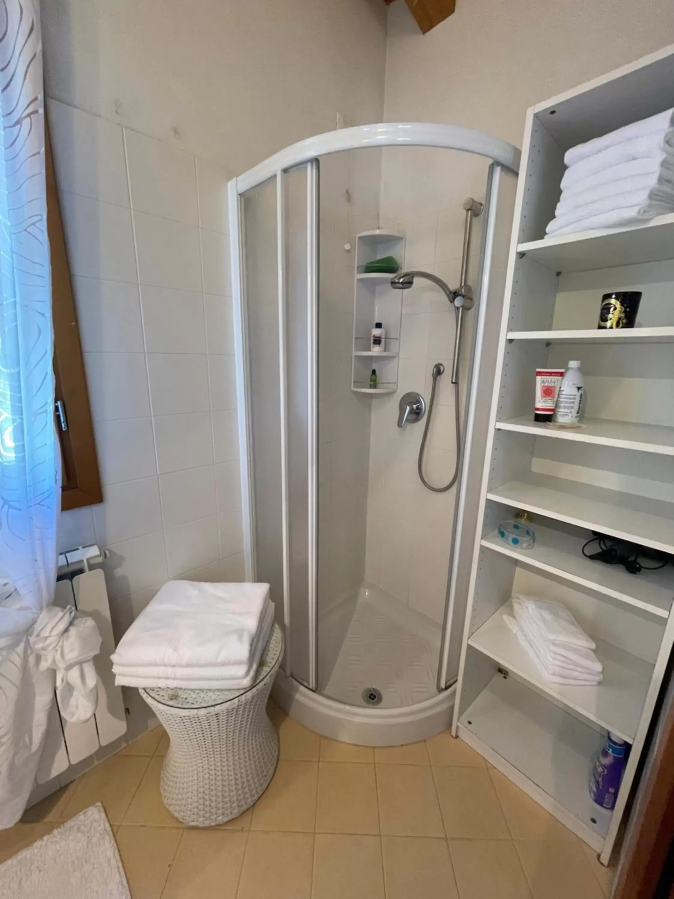 Shower, Bathroom in Pool & Garden Il Giardino Di Olga with free parking