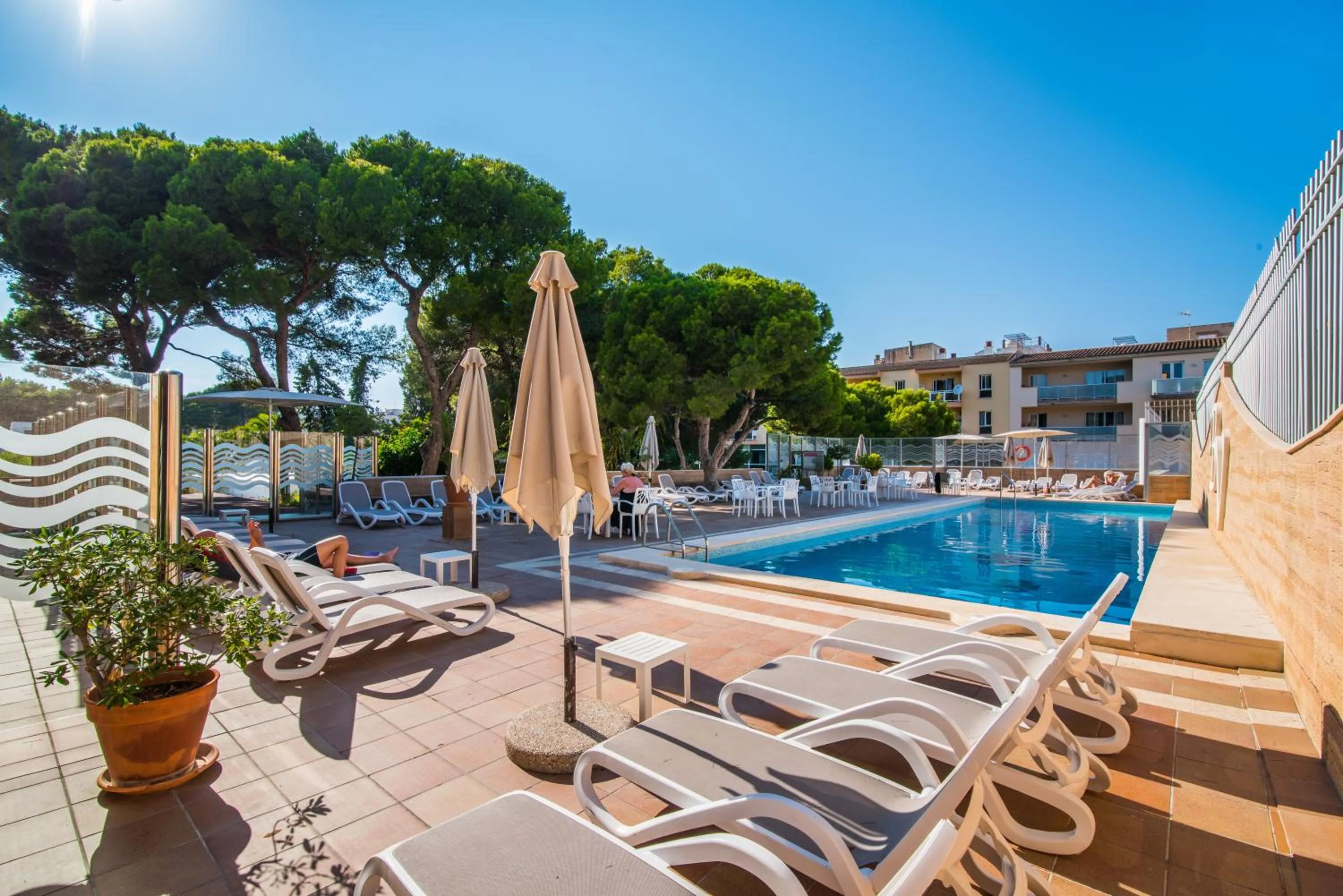 Swimming pool in Hotel Baviera
