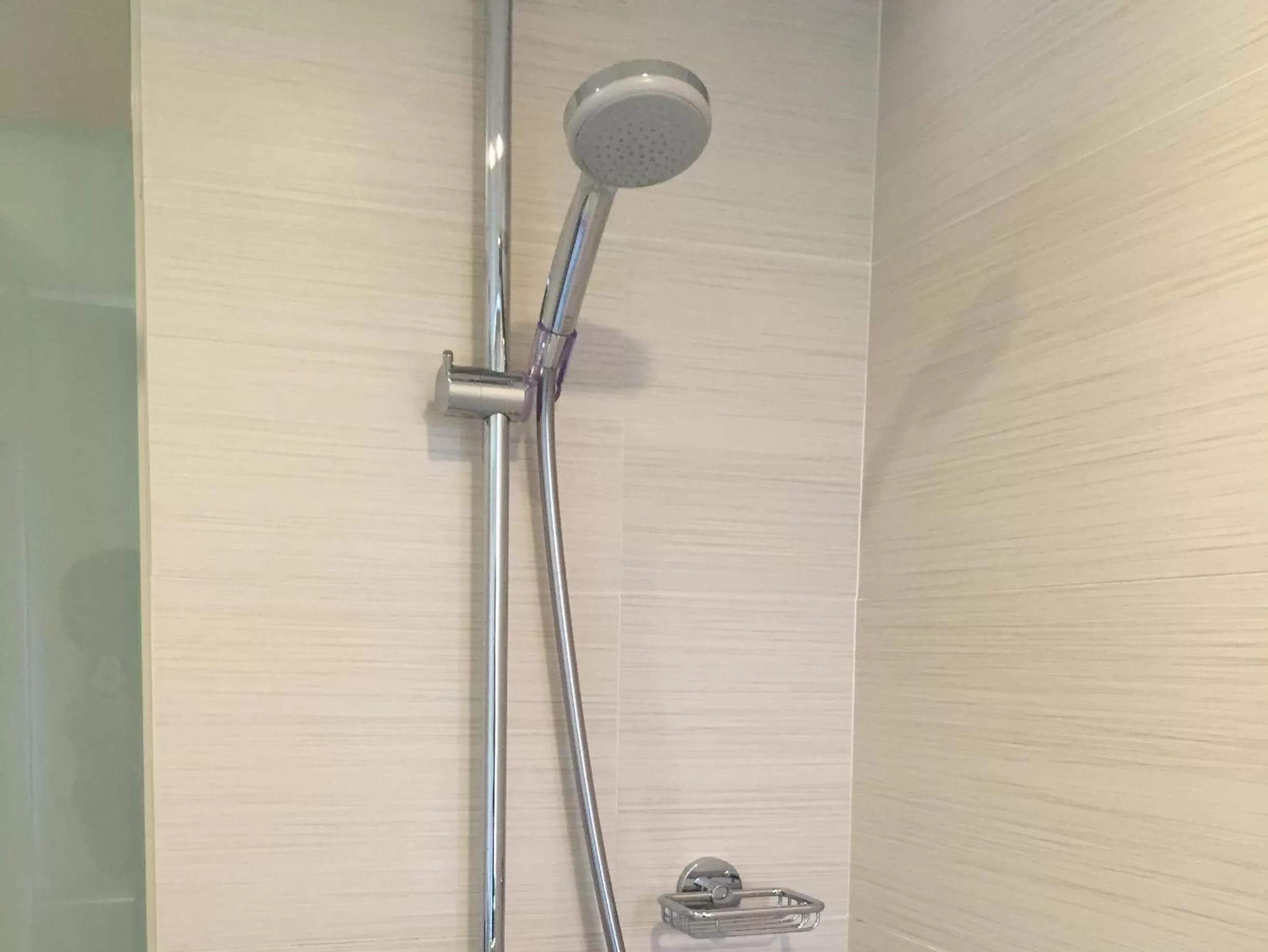 Shower in Kaohsiung Chateau de Chine Hotel