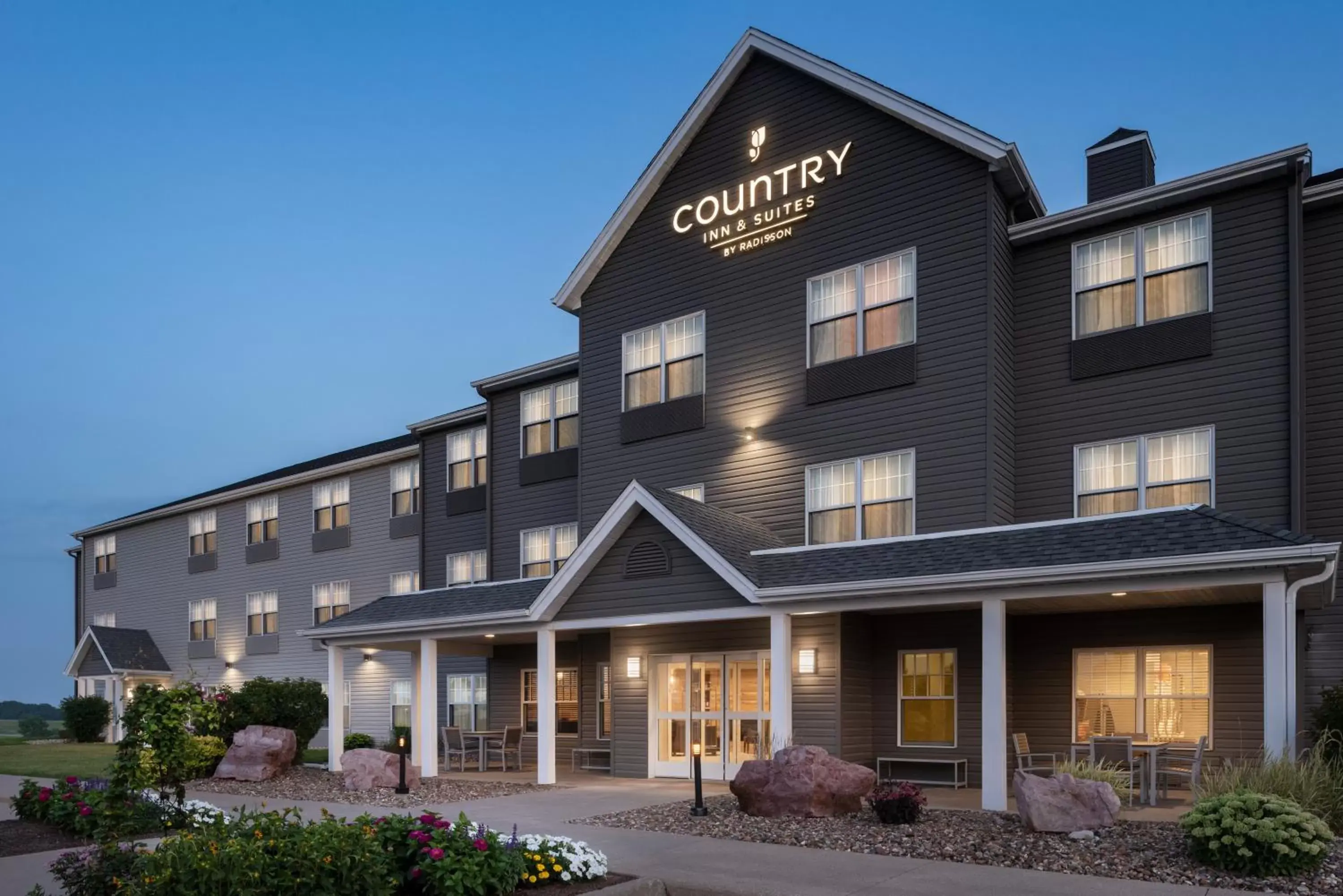 Facade/entrance, Property Building in Country Inn & Suites by Radisson, Pella, IA