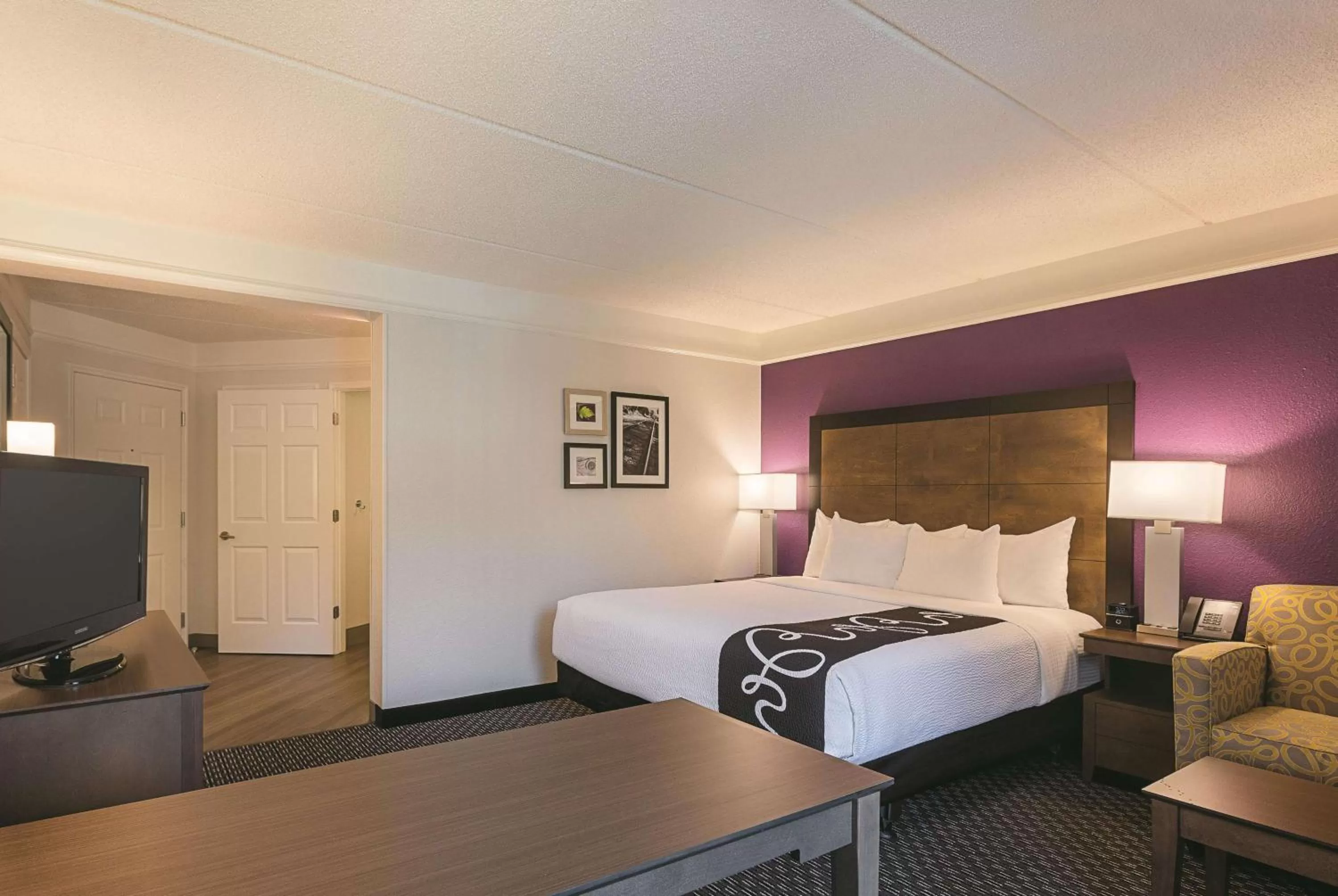 King Room with Bath Tub - Mobility Accessible/Non-Smoking in La Quinta by Wyndham Atlanta Alpharetta