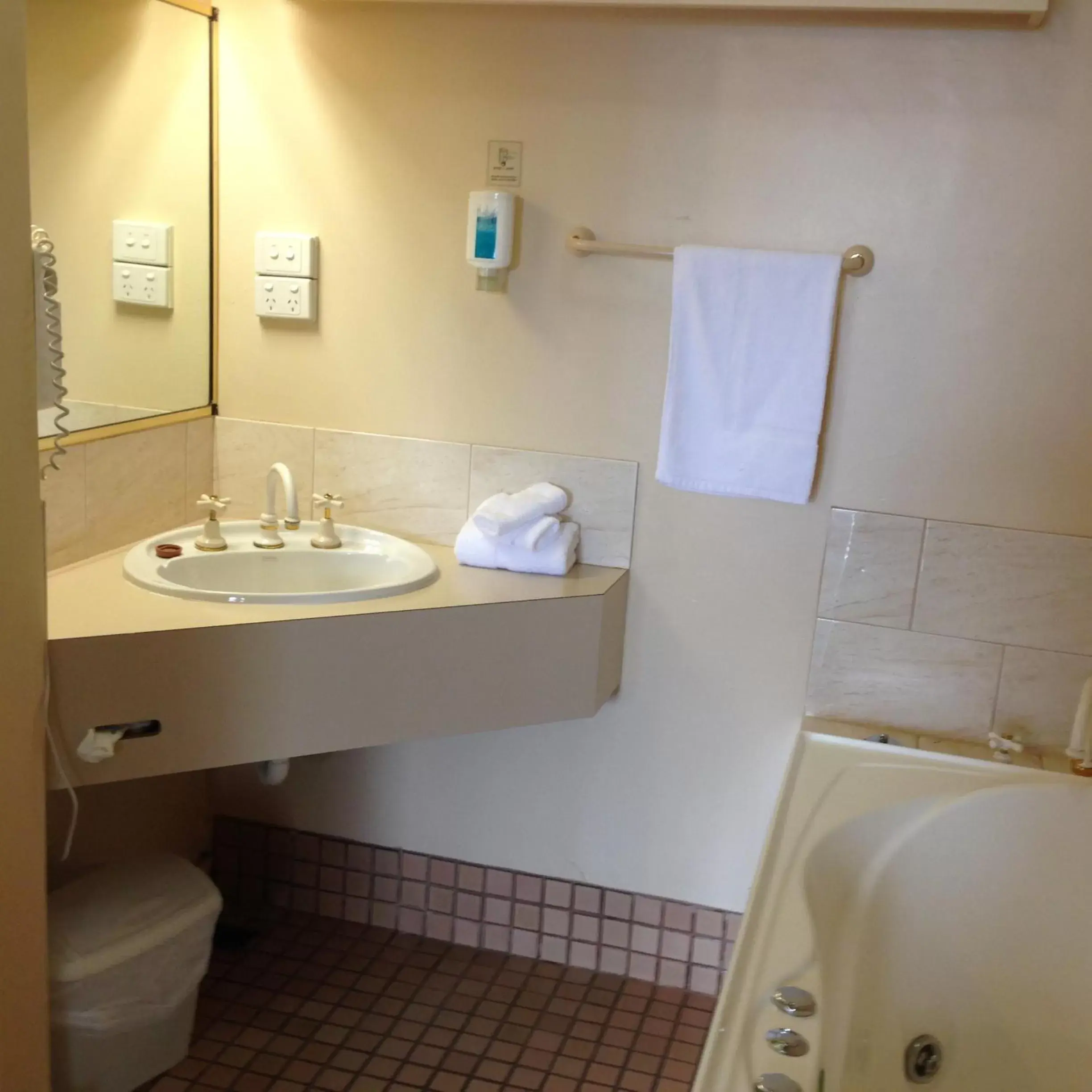 Bathroom in Commodore Regent