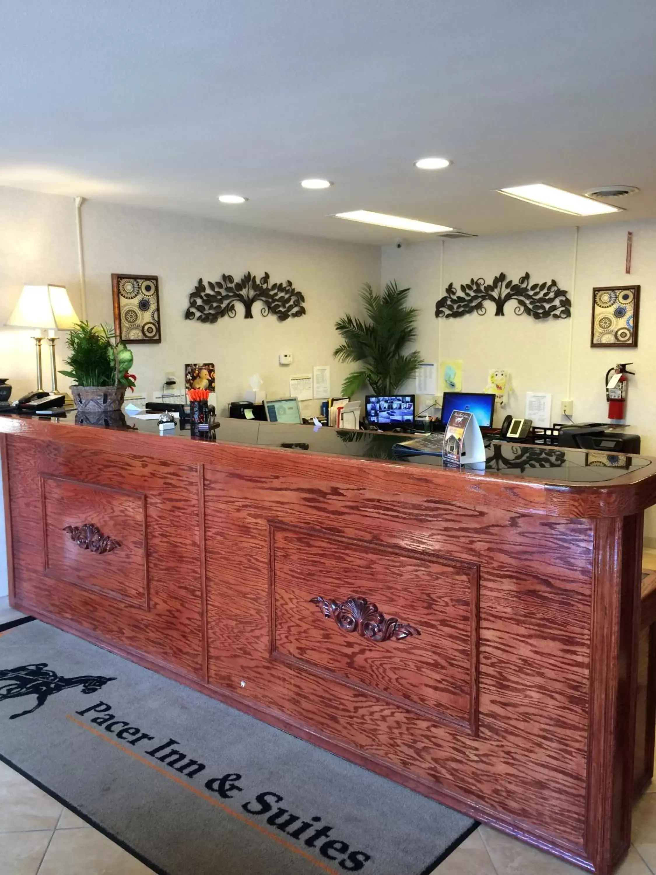 Staff, Lobby/Reception in Pacer Inn & Suites Motel