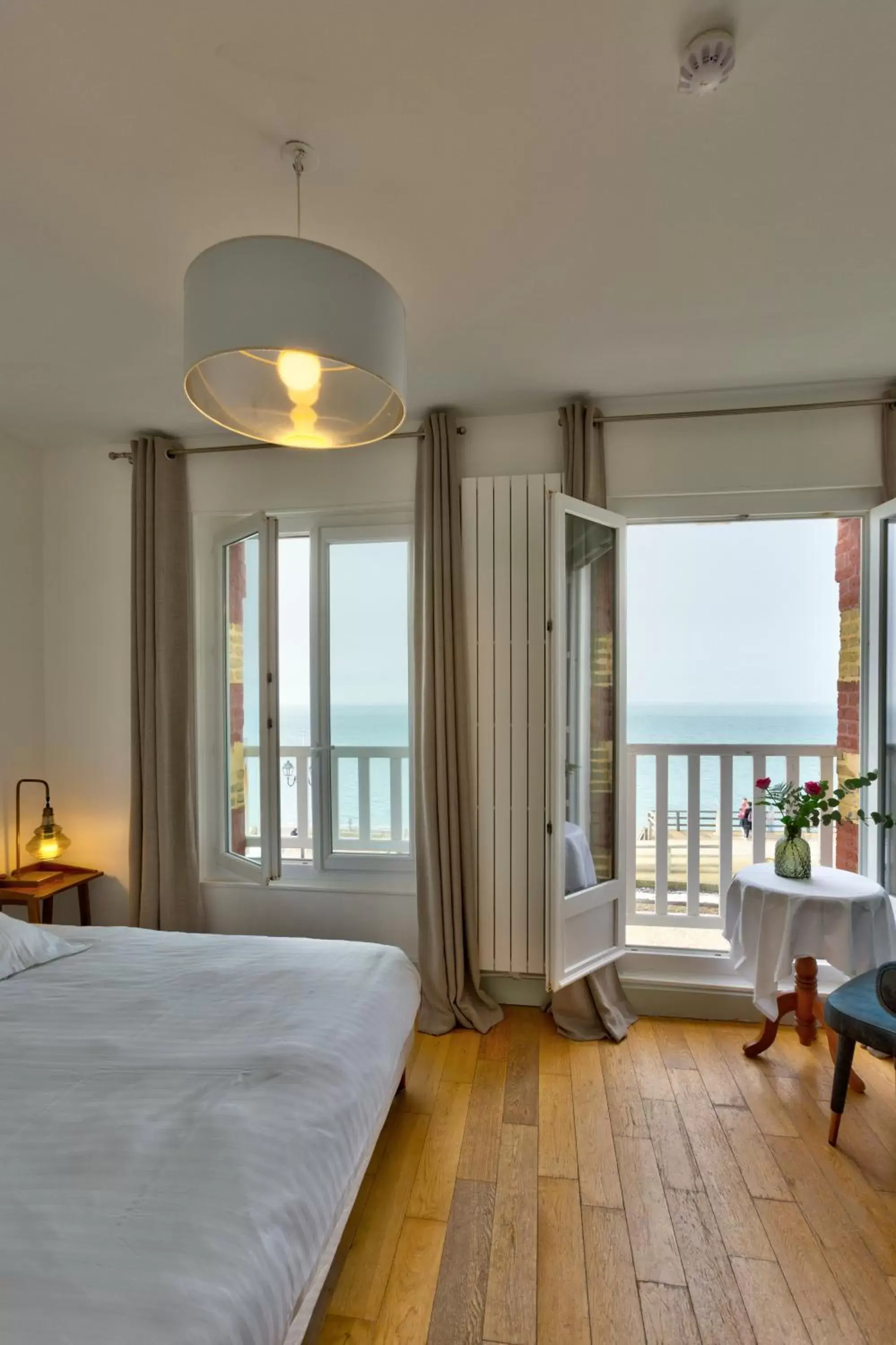 Photo of the whole room, Sea View in Hotel Le Rayon Vert