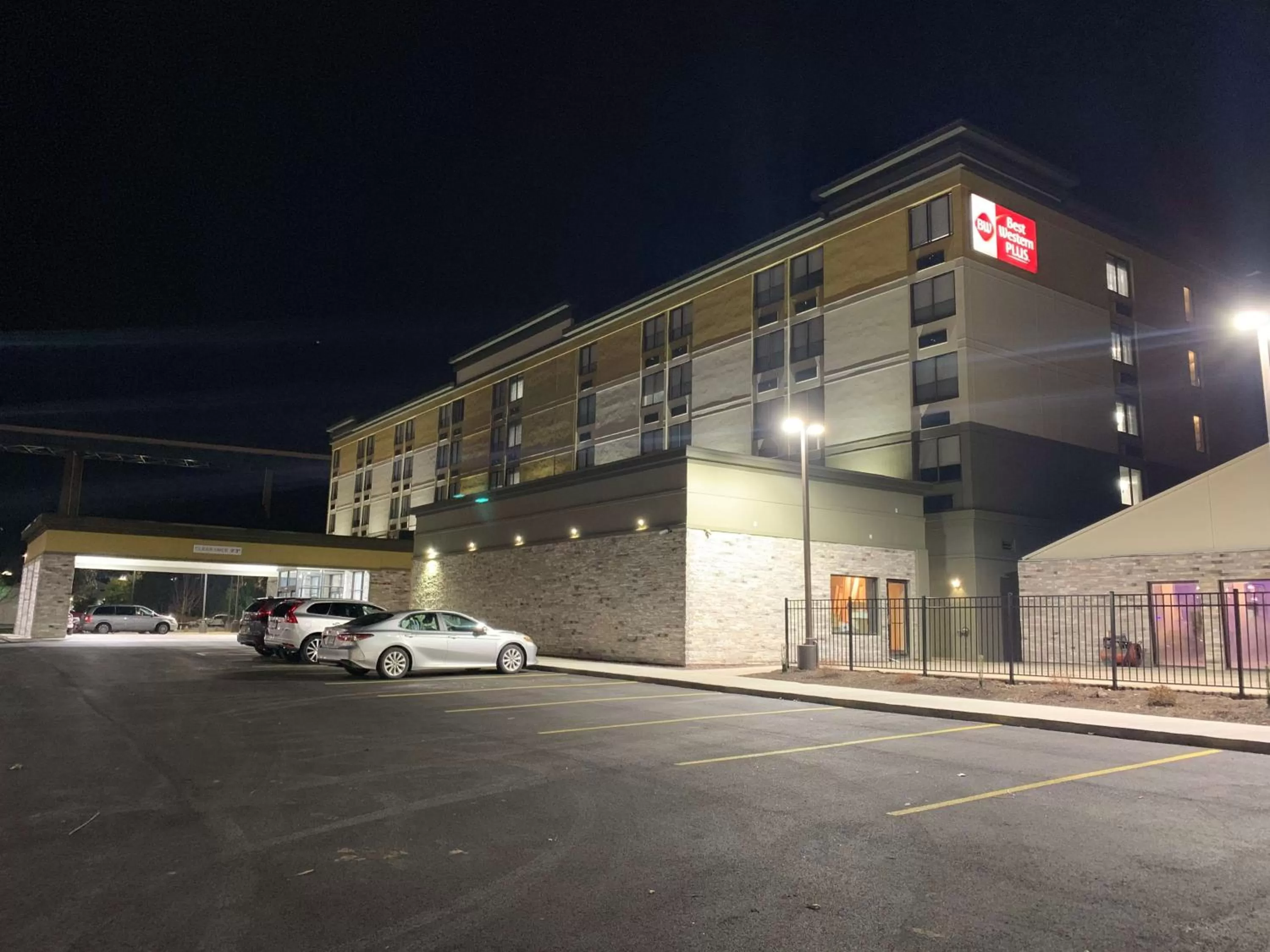 Property building in Best Western Plus Clarks Summit Scranton Hotel