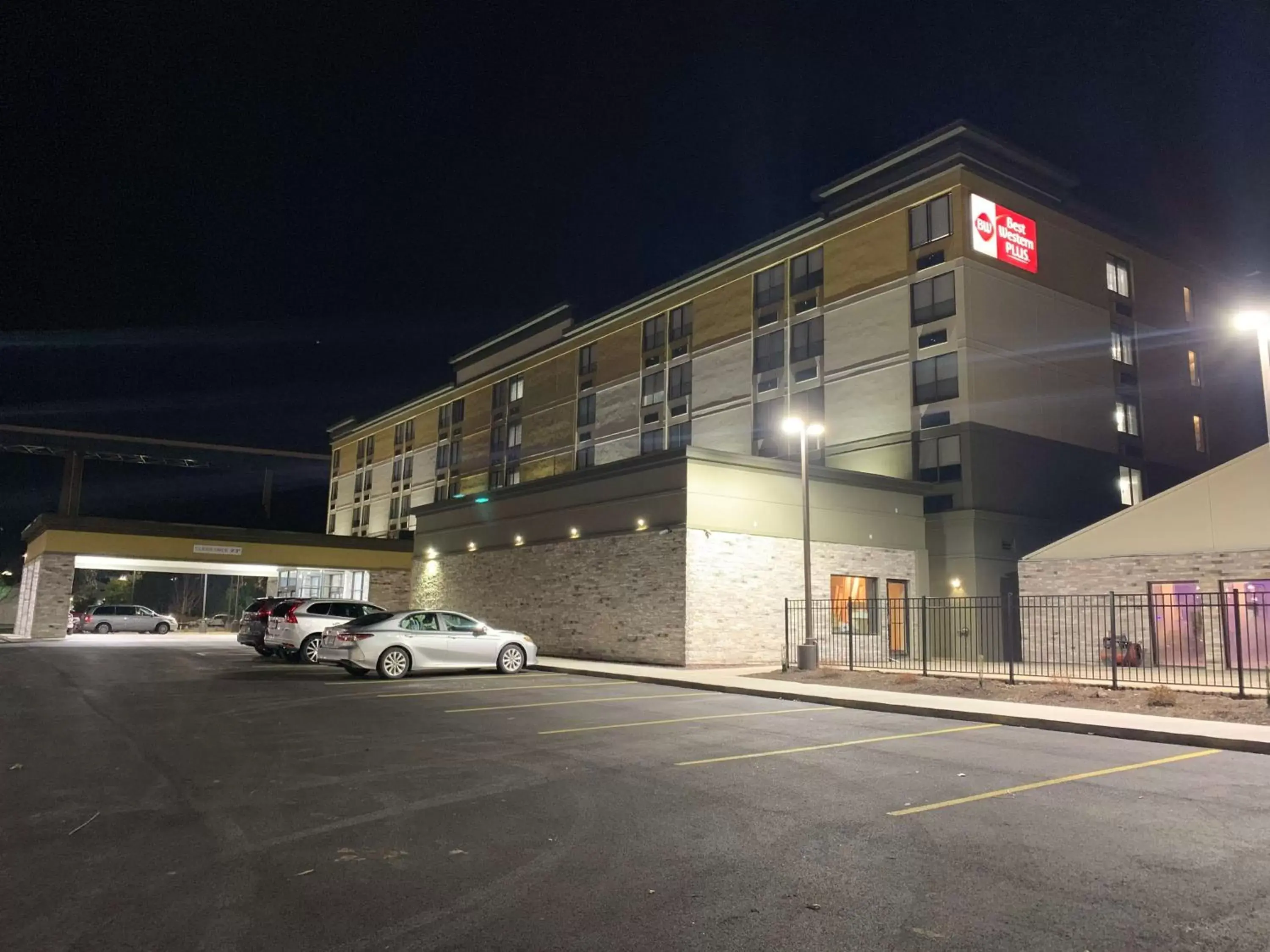 Property Building in Best Western Plus Clarks Summit Scranton Hotel