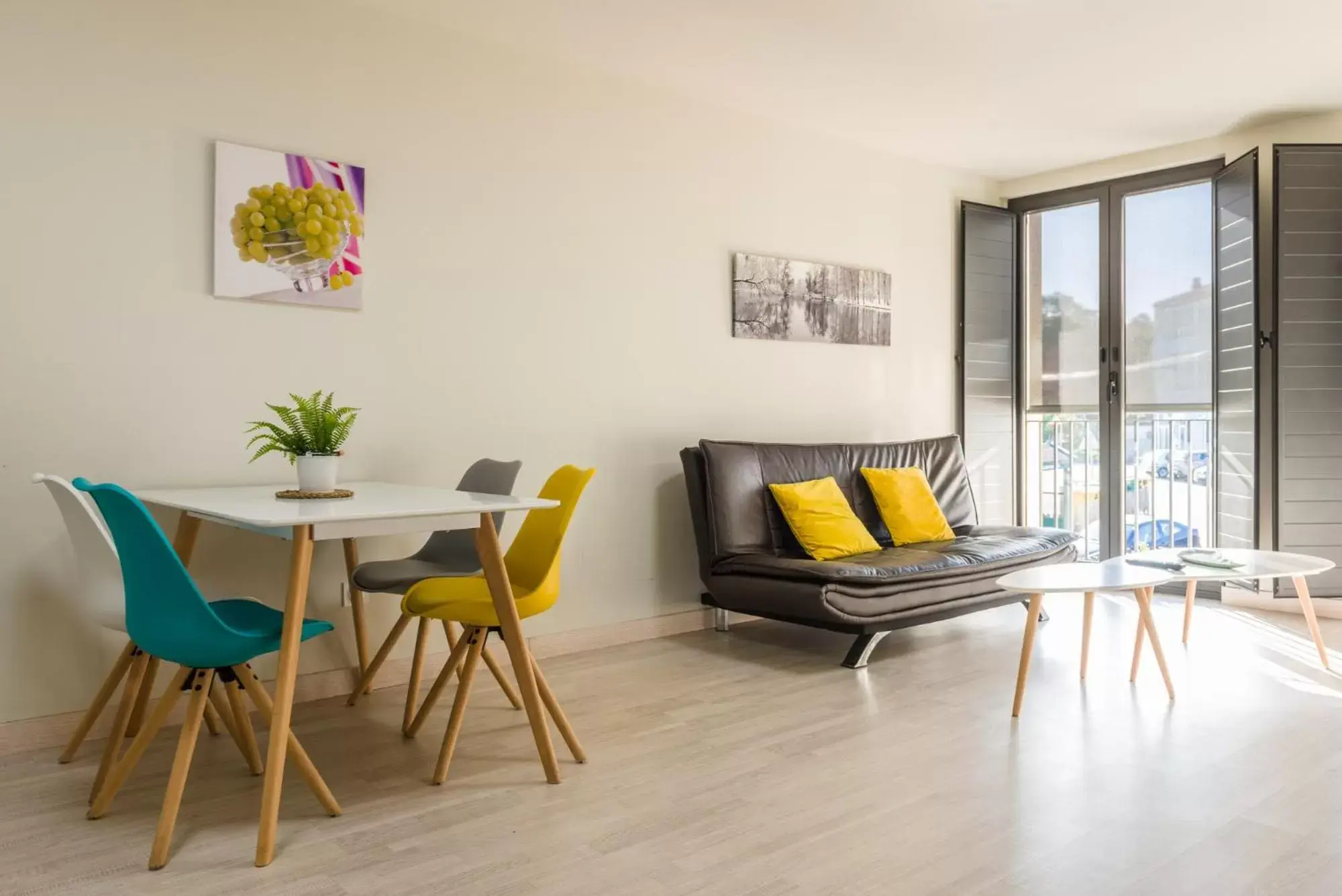 Living room, Dining Area in O balcón da ribeira