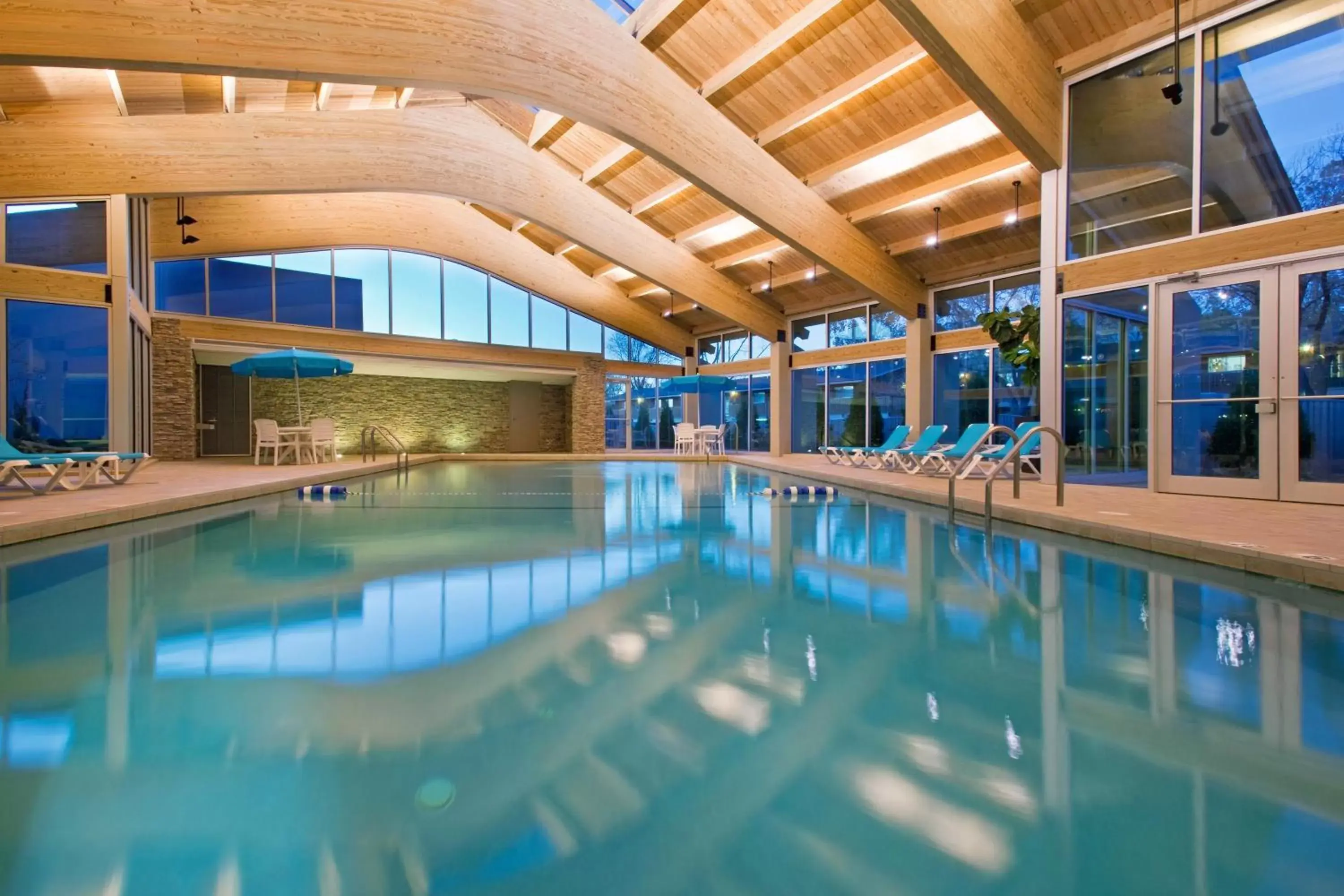 Swimming Pool in Crowne Plaza Hotel Glen Ellyn/Lombard, an IHG Hotel