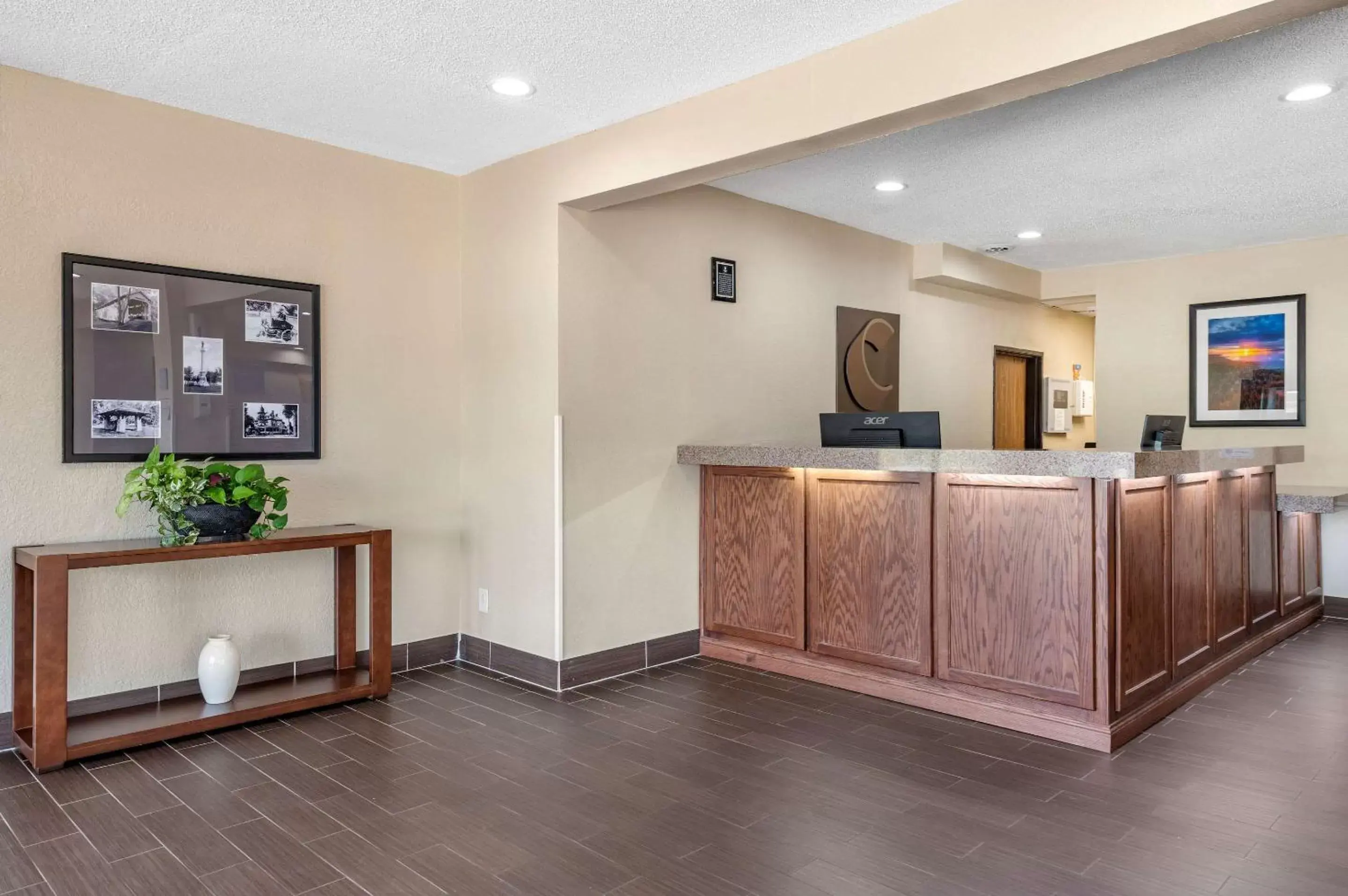 Lobby or reception in Comfort Inn Near Kokomo Speedway Lobby or reception in Comfort Inn Near Kokomo Speedway