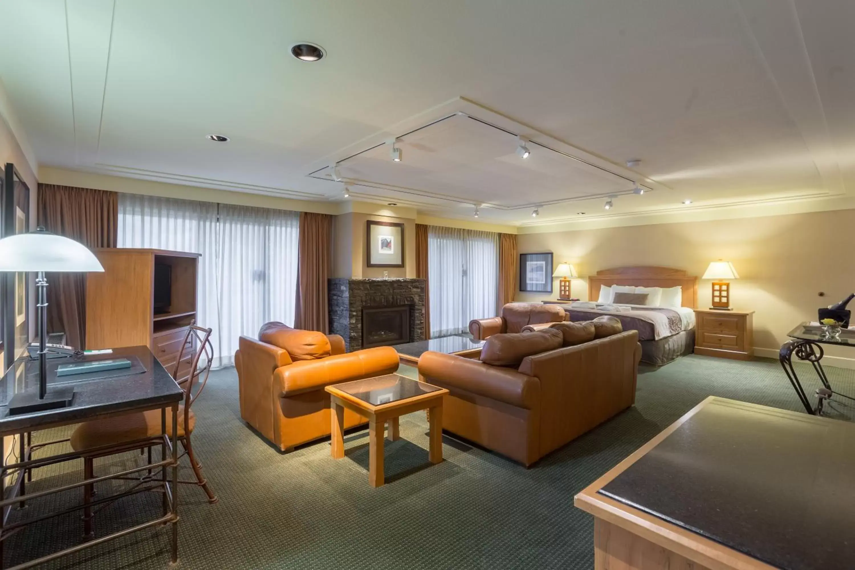 Living room, Seating Area in Banff Park Lodge