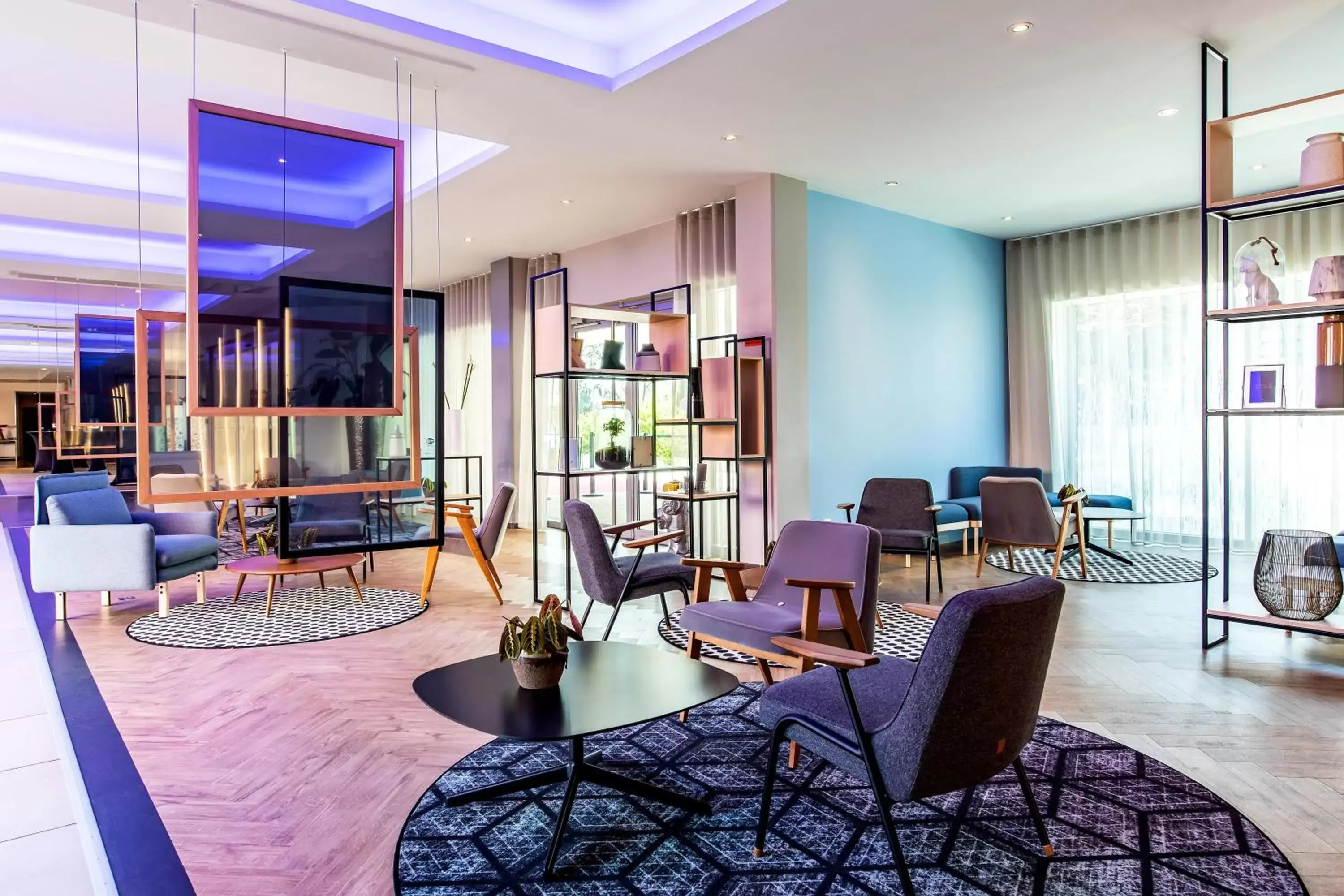 Lobby or reception in Radisson Blu Hotel Toulouse Airport
