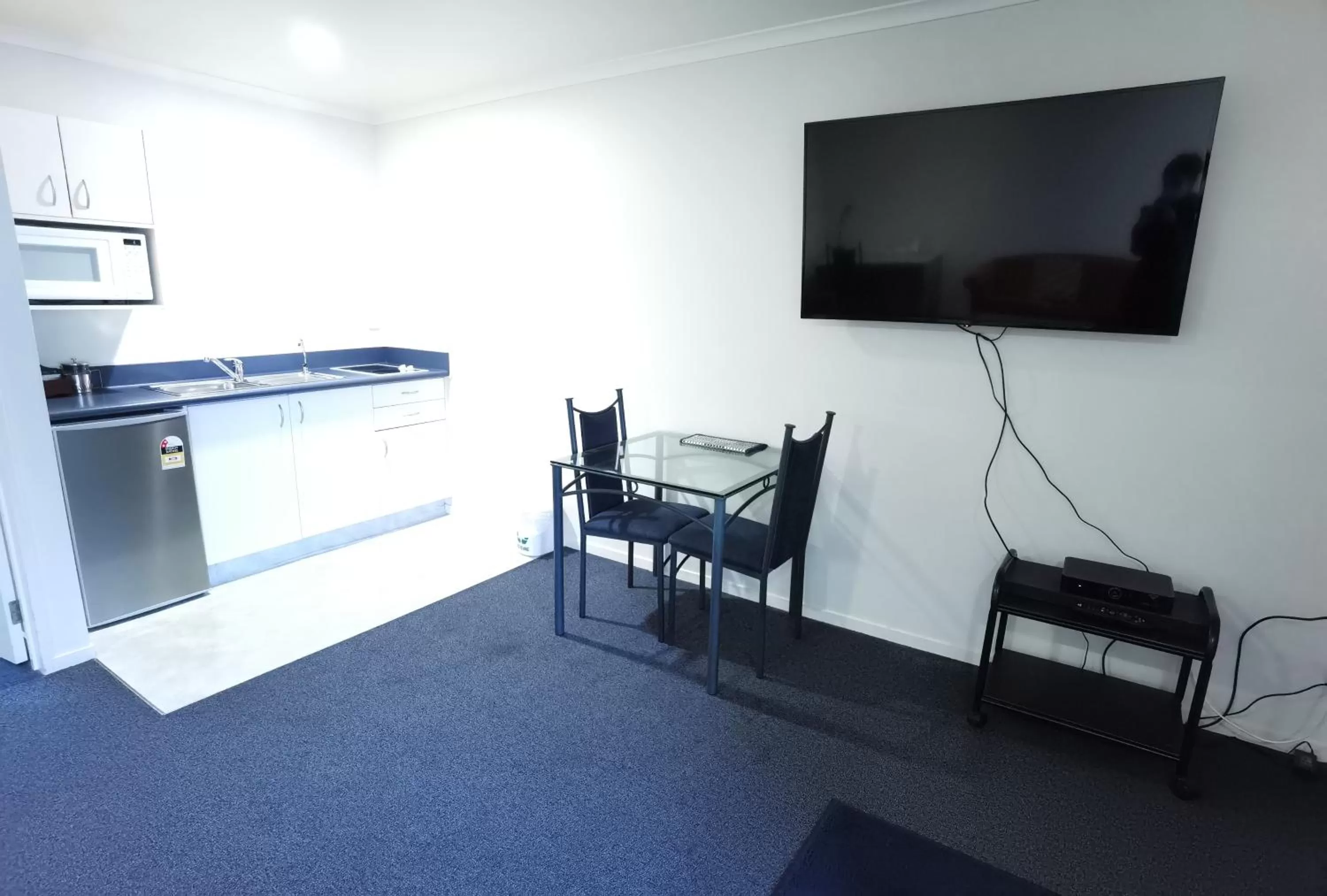 Communal lounge/ TV room in Harringtons Motor Lodge