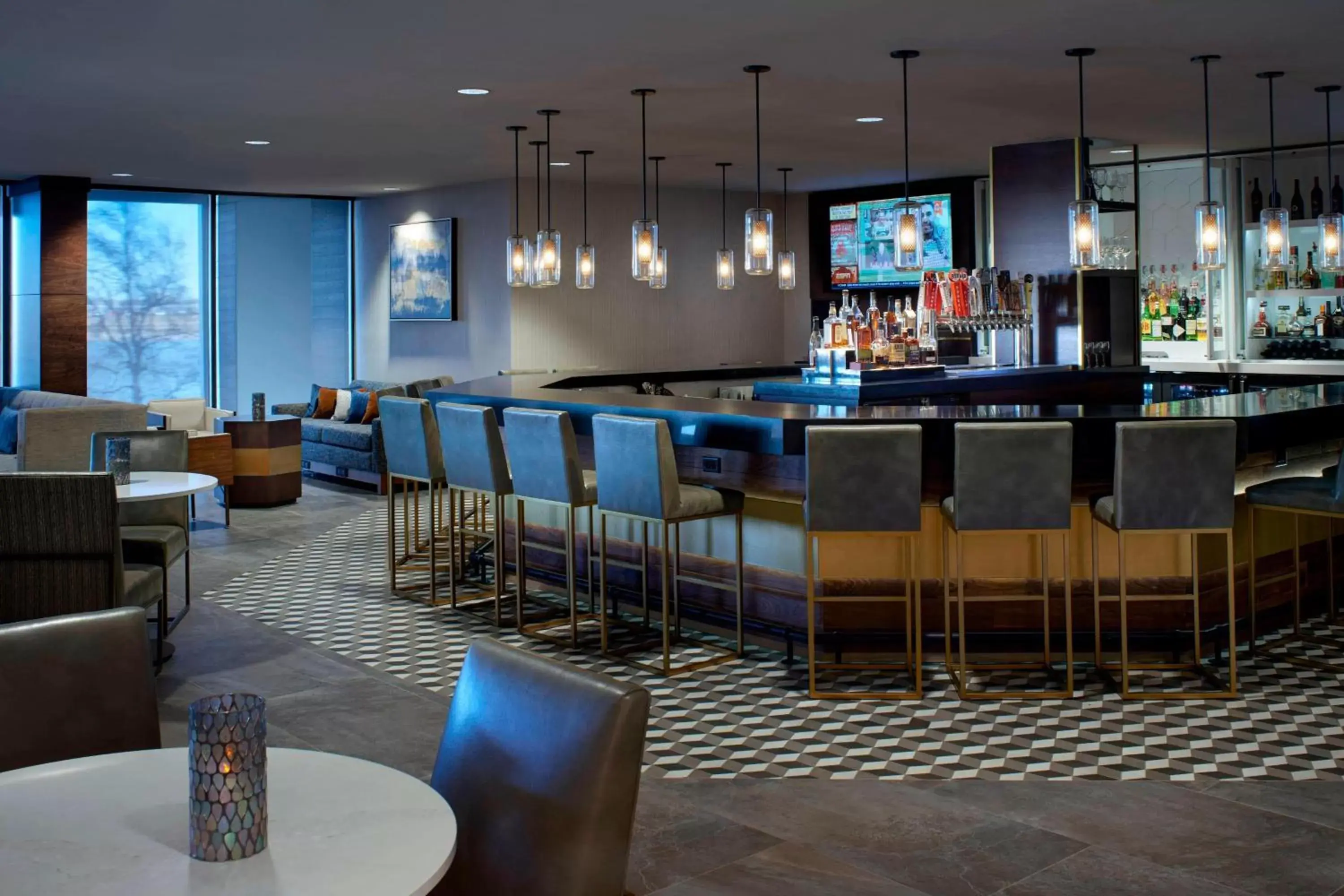 Restaurant/places to eat, Lounge/Bar in Kansas City Airport Marriott