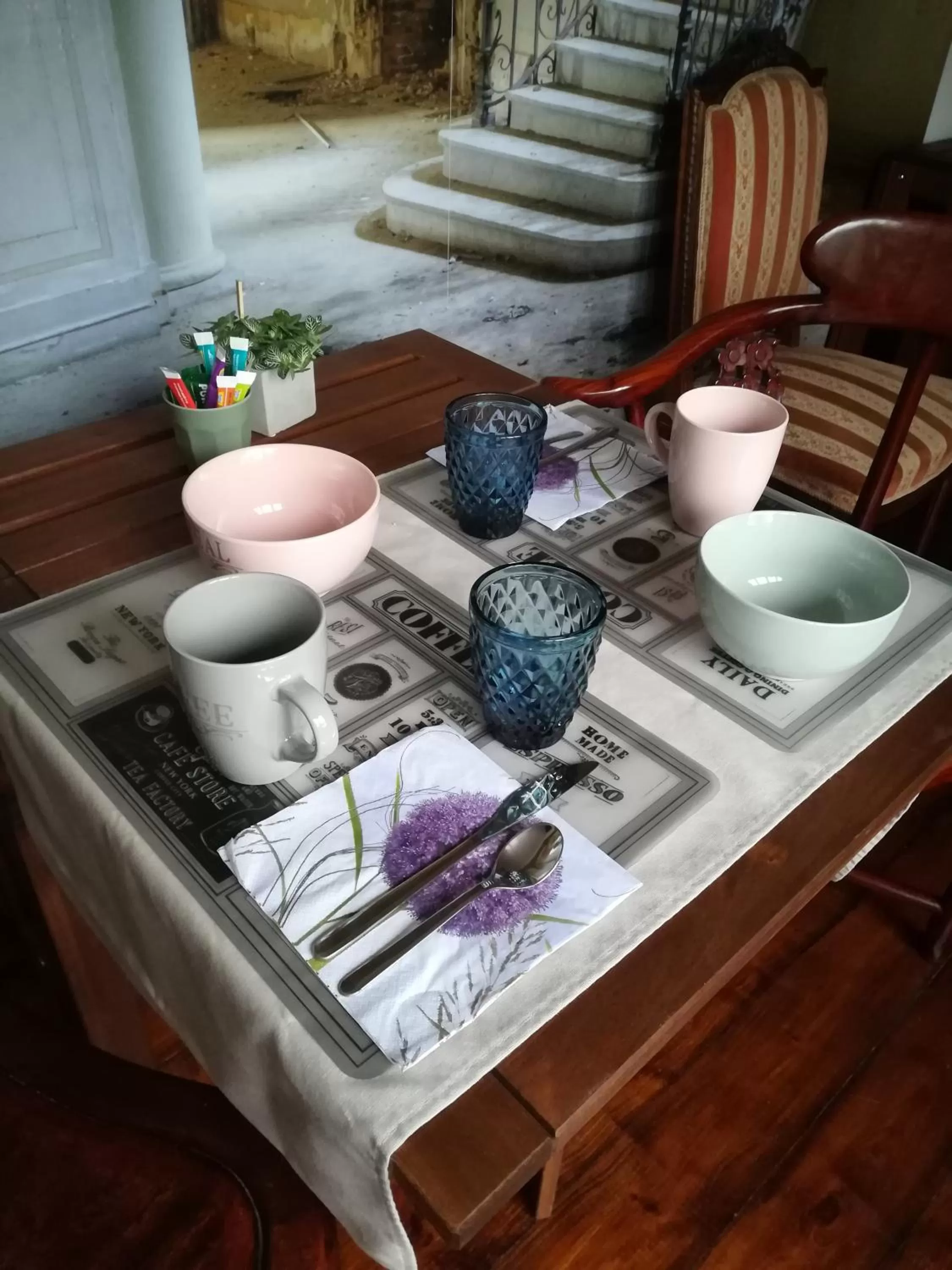 Dining area in La Bourgogne en Ville