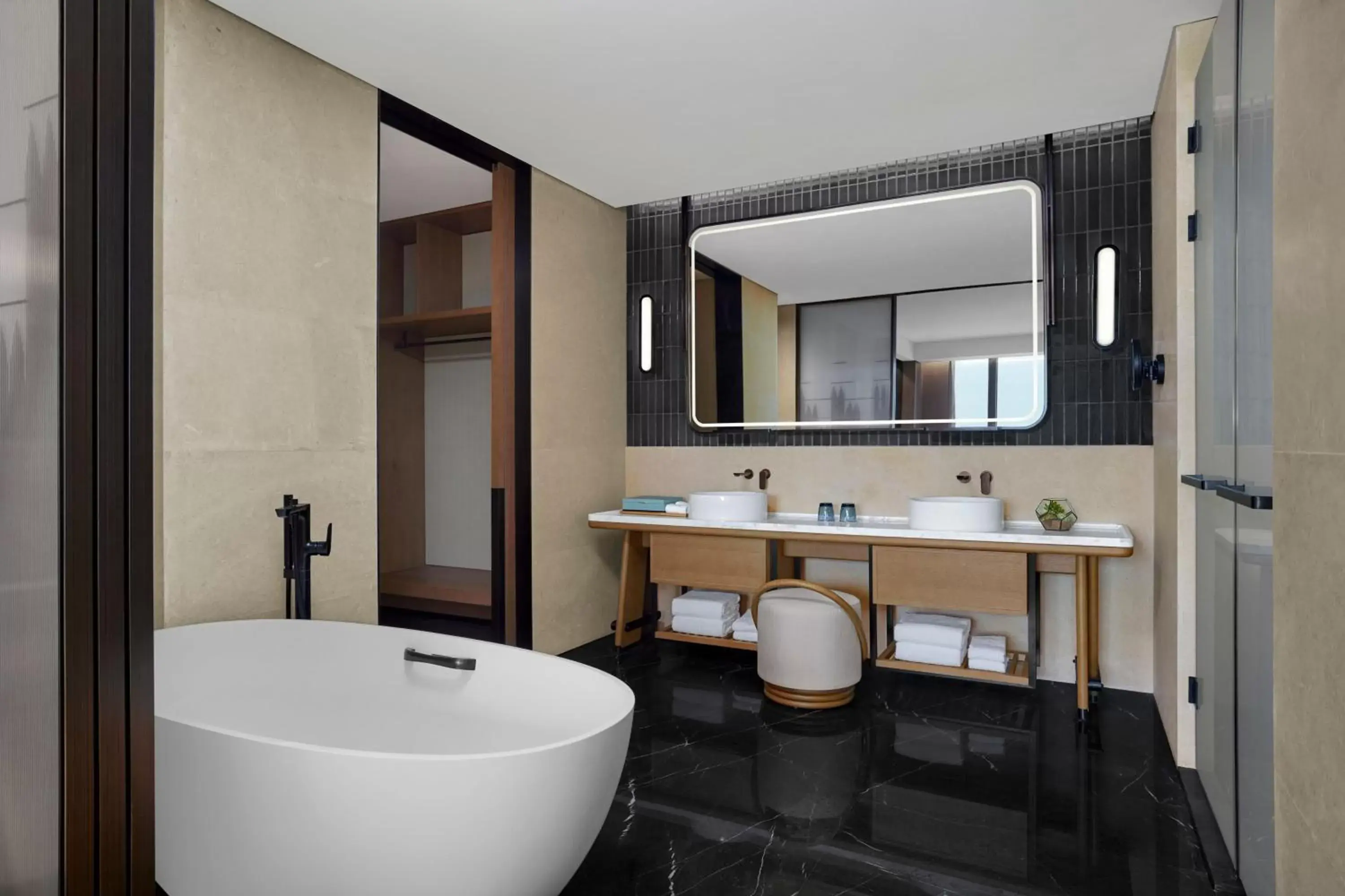 Lounge or bar, Bathroom in Nantong Marriott Hotel