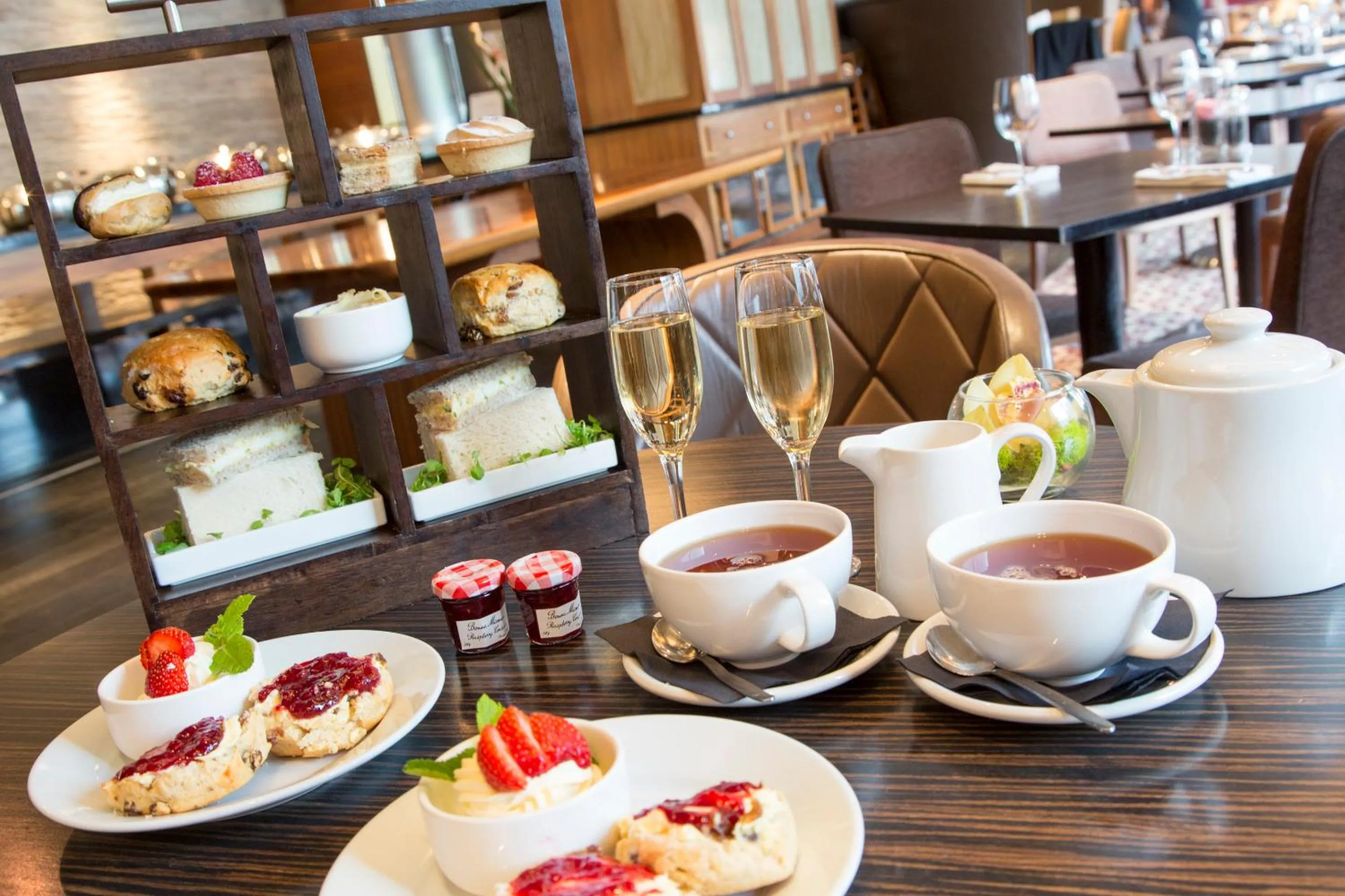 Restaurant/places to eat in Thistle London Hyde Park Kensington Gardens