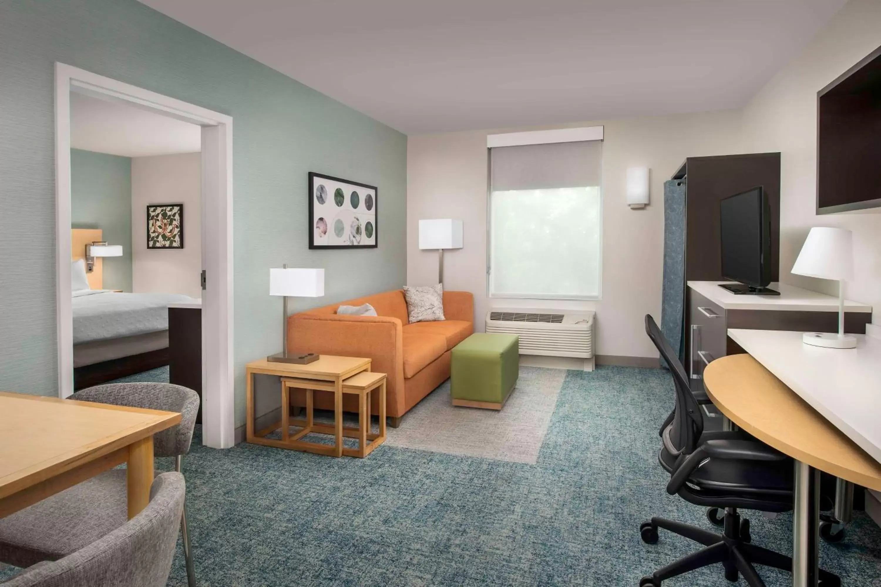 Living room, TV/Entertainment Center in Home2 Suites by Hilton Lexington University / Medical Center