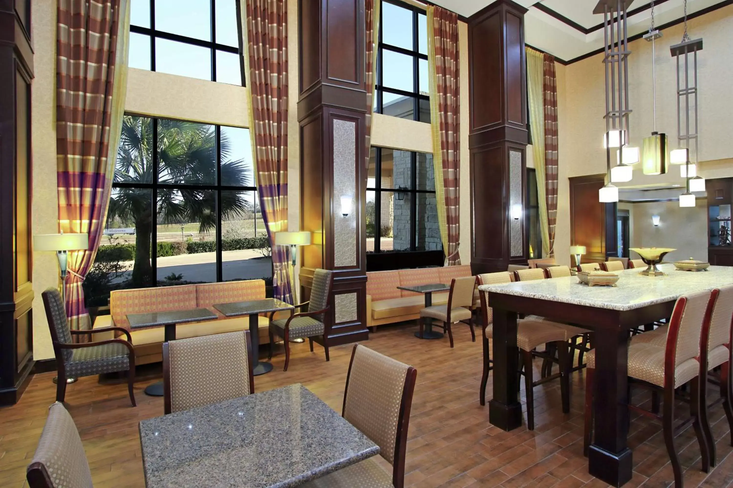 Lobby or reception, Restaurant/Places to Eat in Hampton Inn & Suites Buffalo
