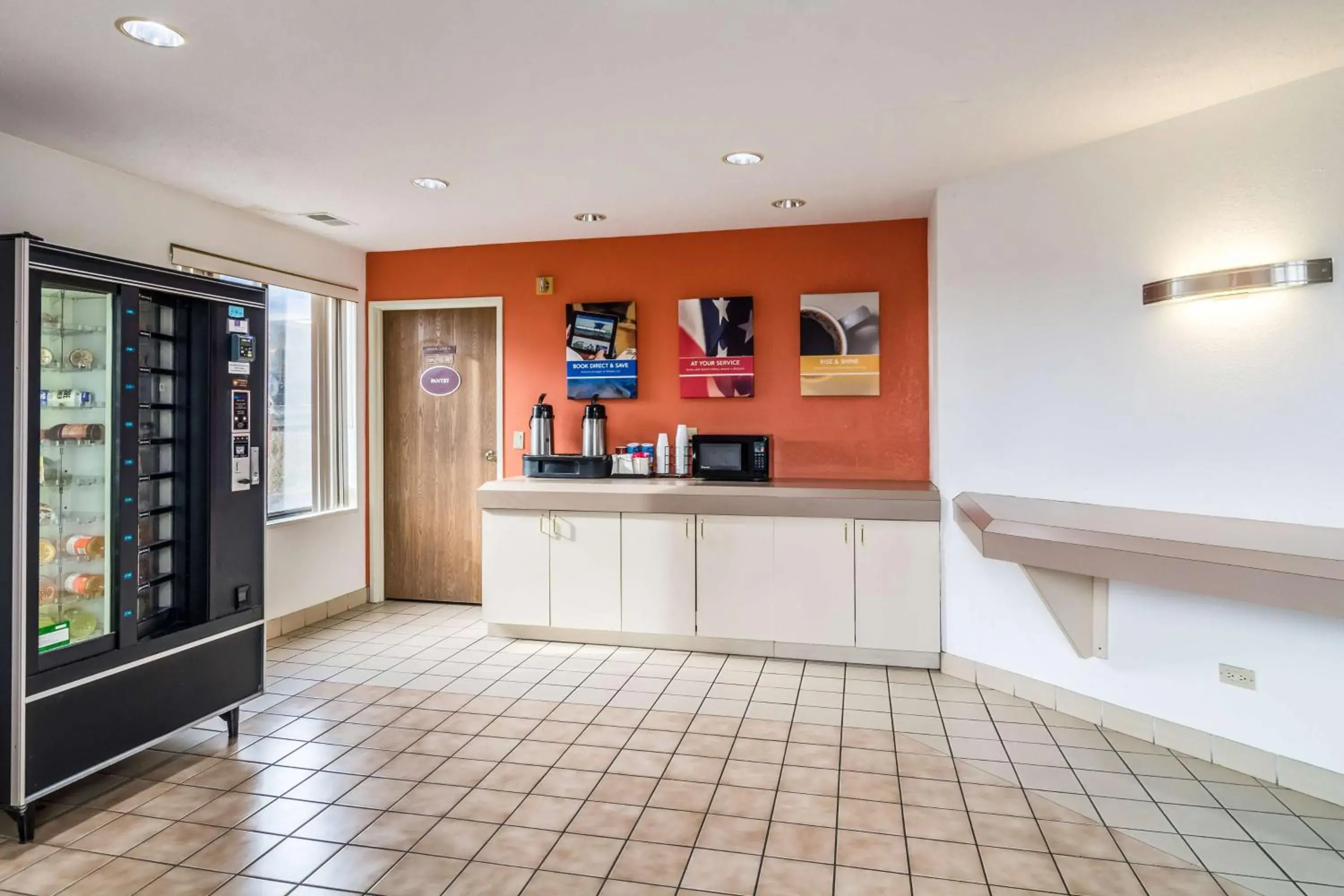 Restaurant/places to eat in Motel 6-Harvey, IL Restaurant/places to eat in Motel 6-Harvey, IL