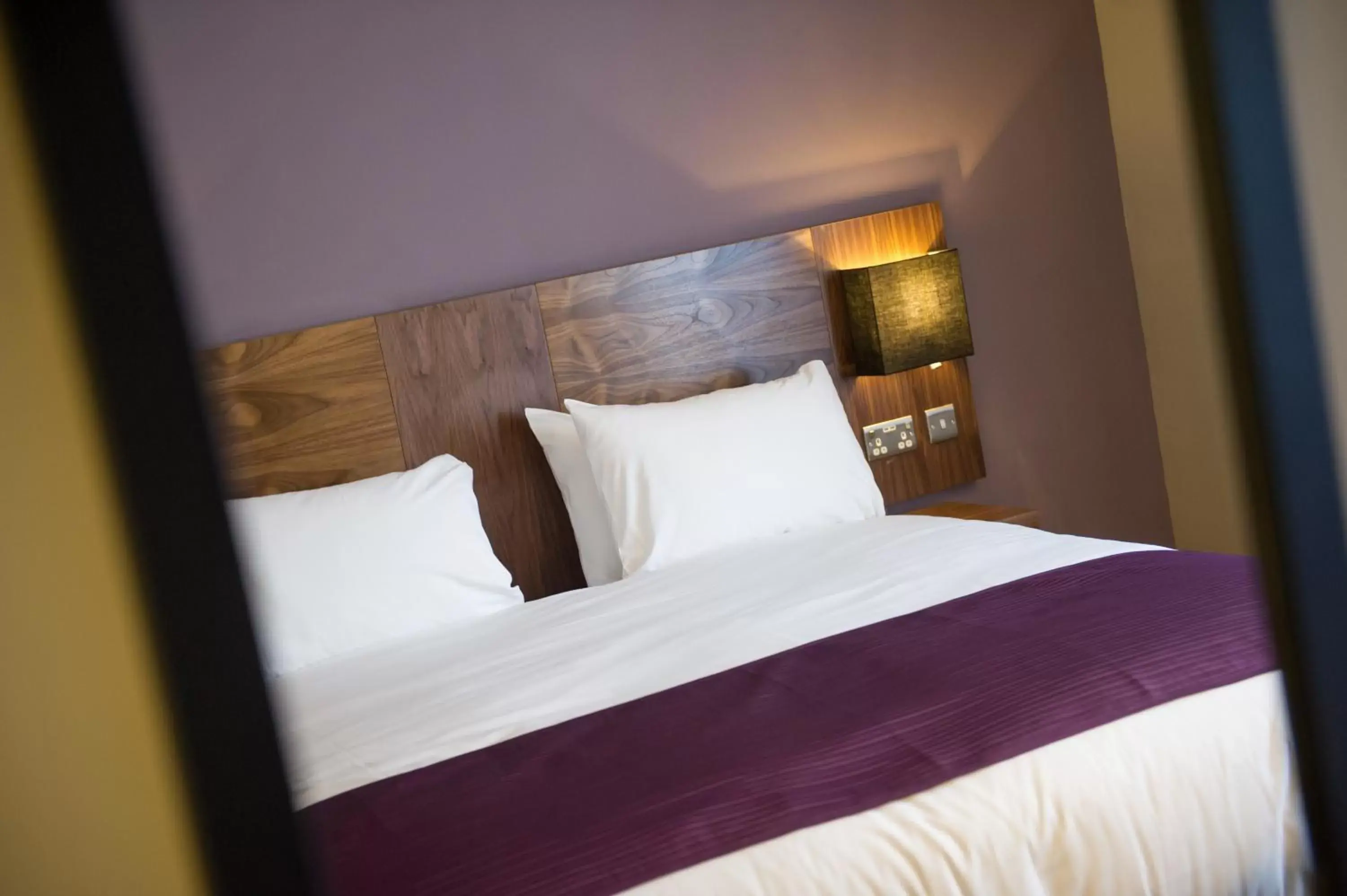 Bedroom, Bed in Toby Carvery Exeter M5 J30 by Innkeeper's Collection
