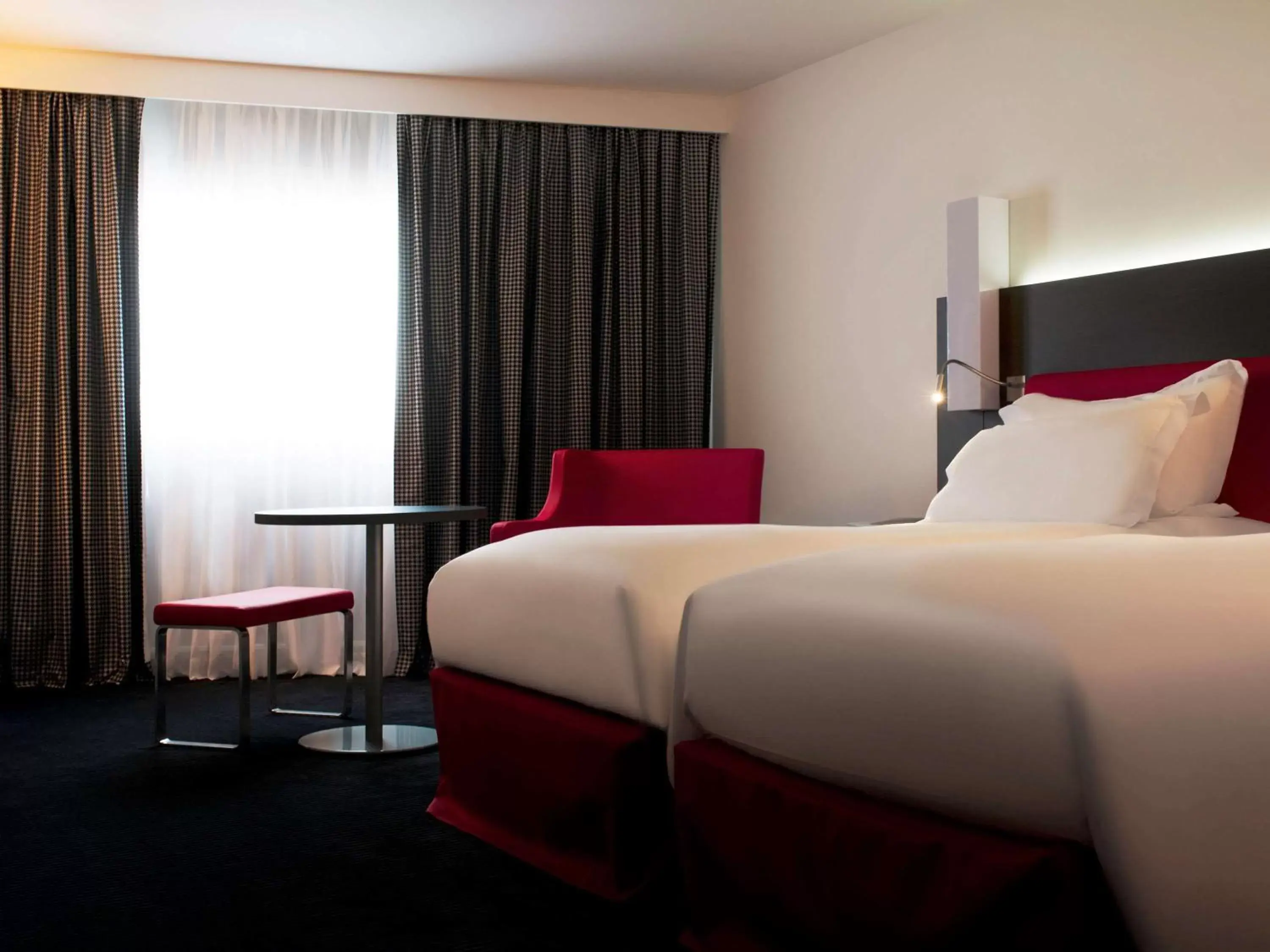 Photo of the whole room, Bed in Mercure Paris CDG Airport & Convention