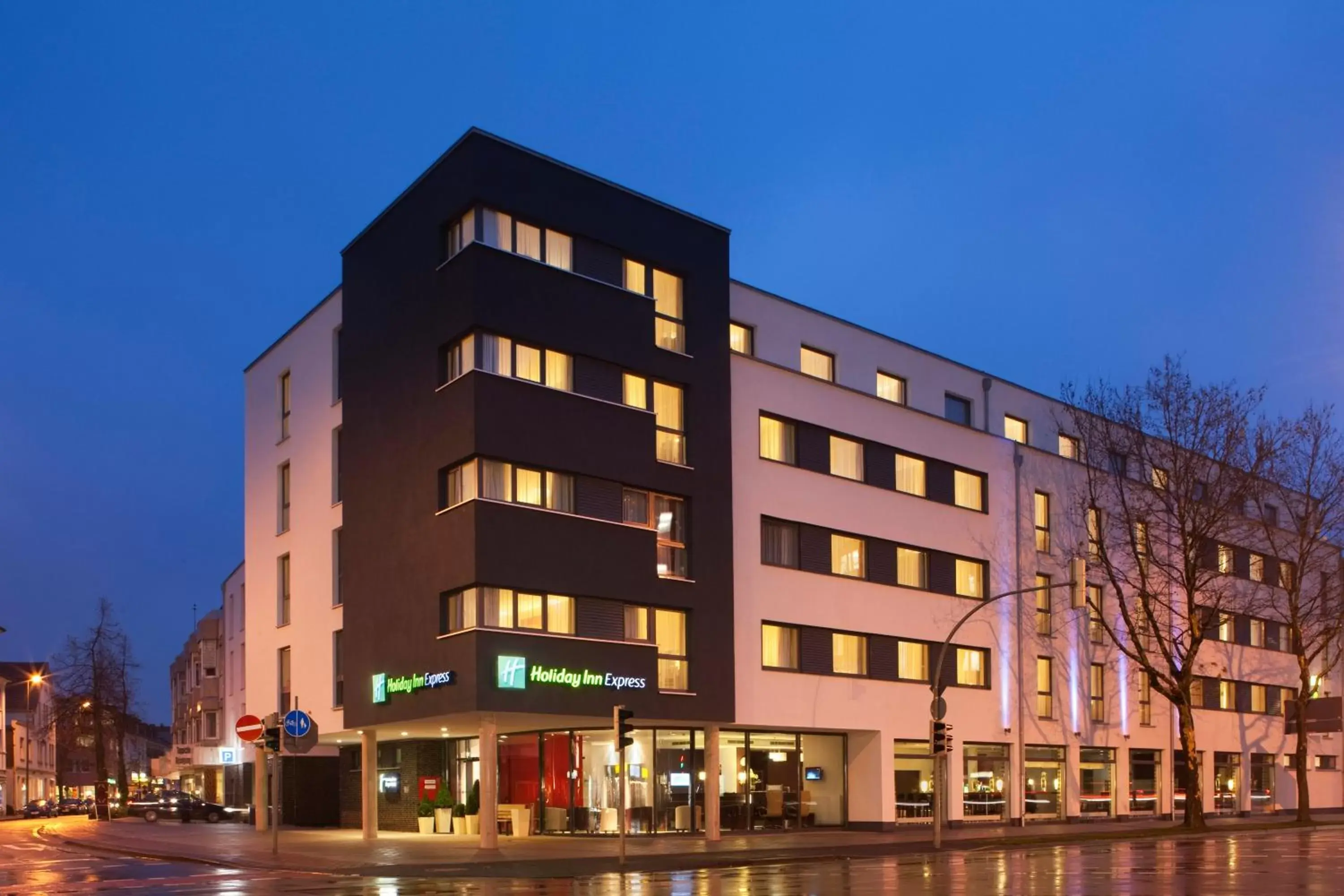 Property Building in Holiday Inn Express Gütersloh, an IHG Hotel