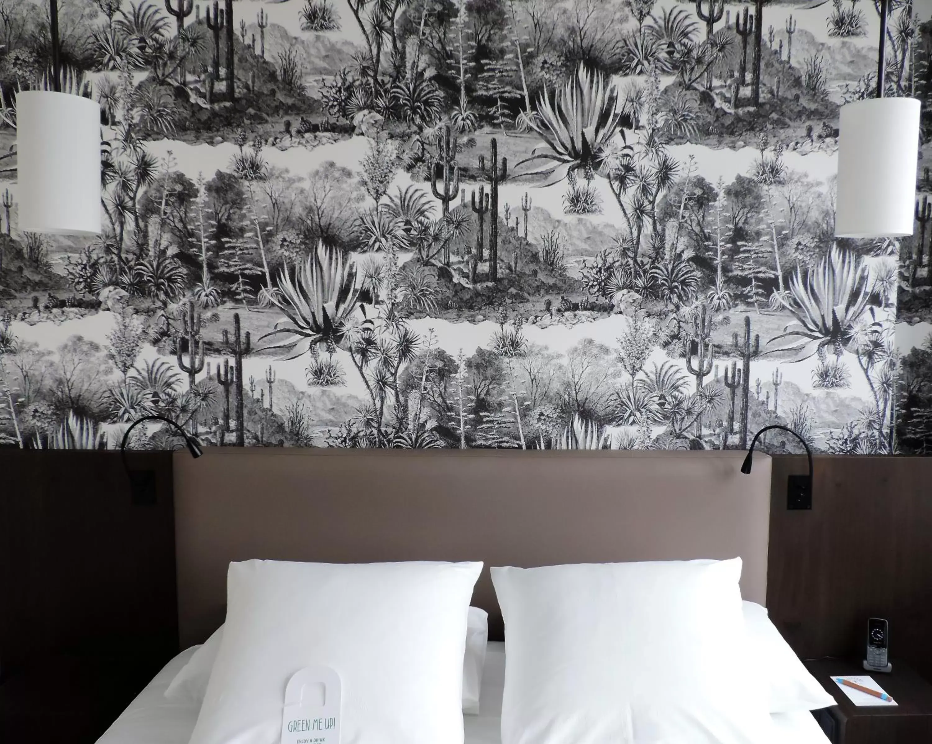 Photo of the whole room, Bed in Hotel L'Arbre Voyageur - BW Premier Collection - LILLE