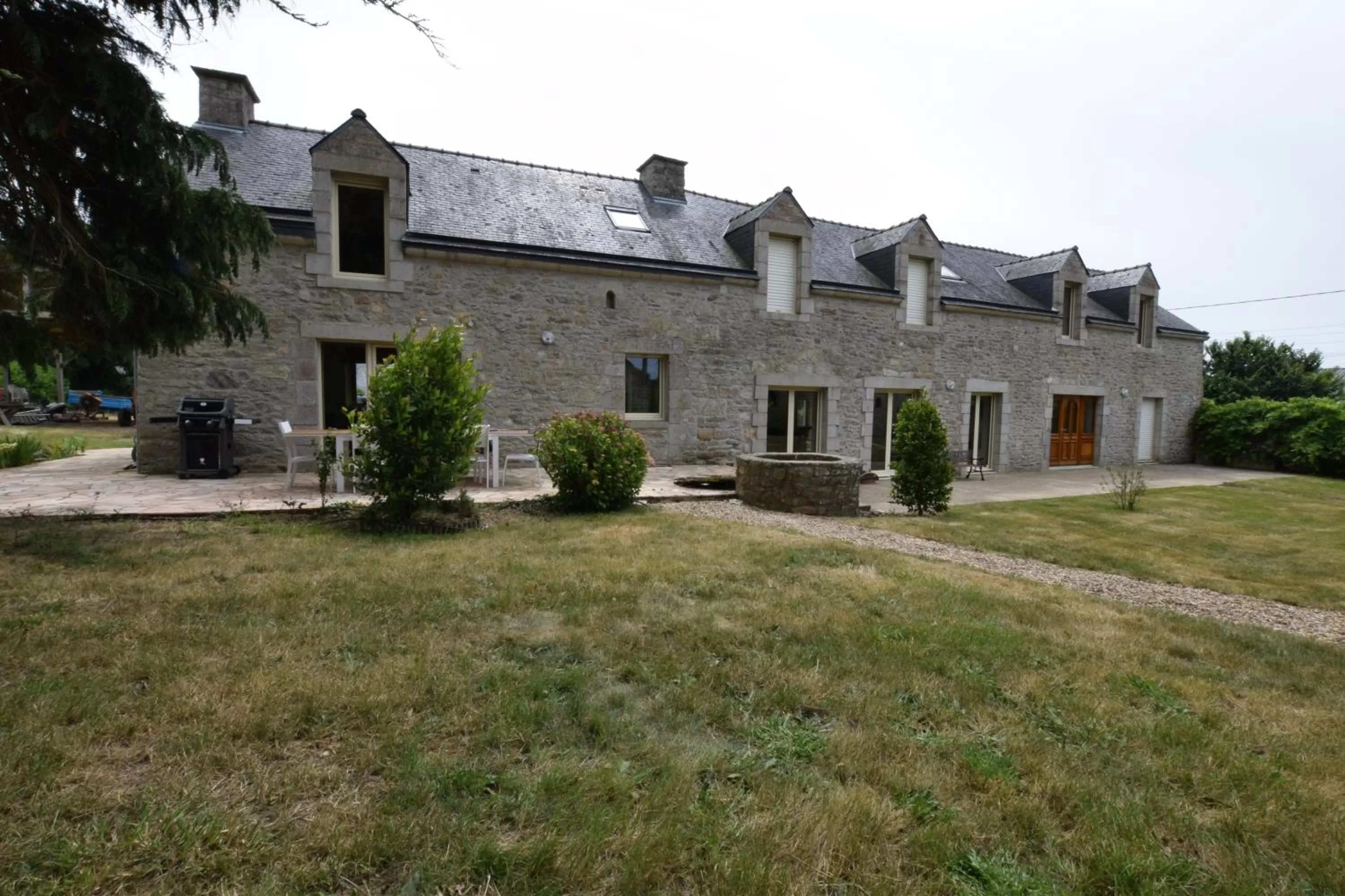 Facade/entrance, Property Building in Domaine Uraveni