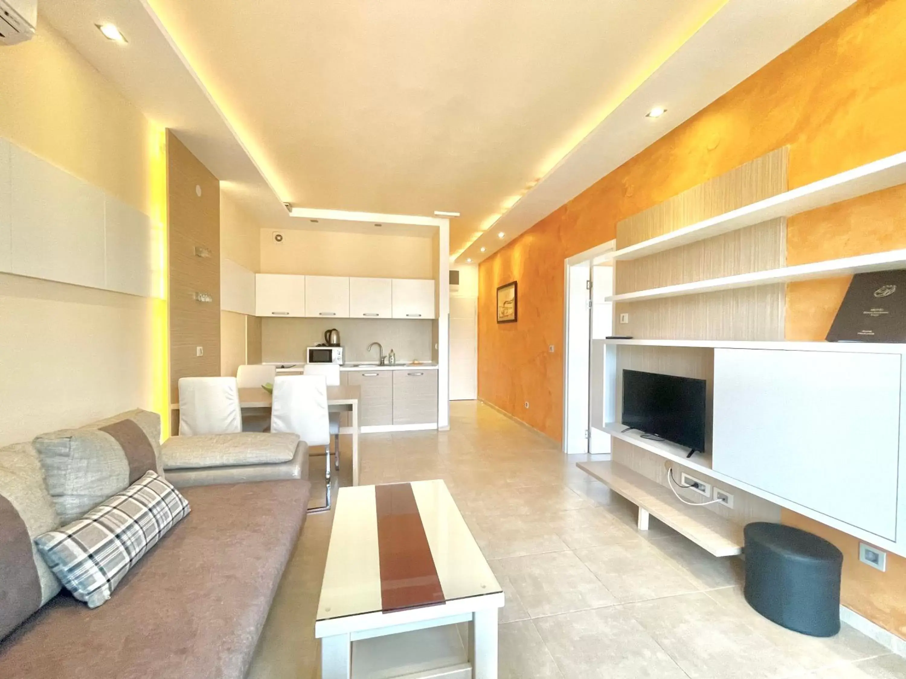 Kitchen or kitchenette, Seating Area in Hotel Butua Residence