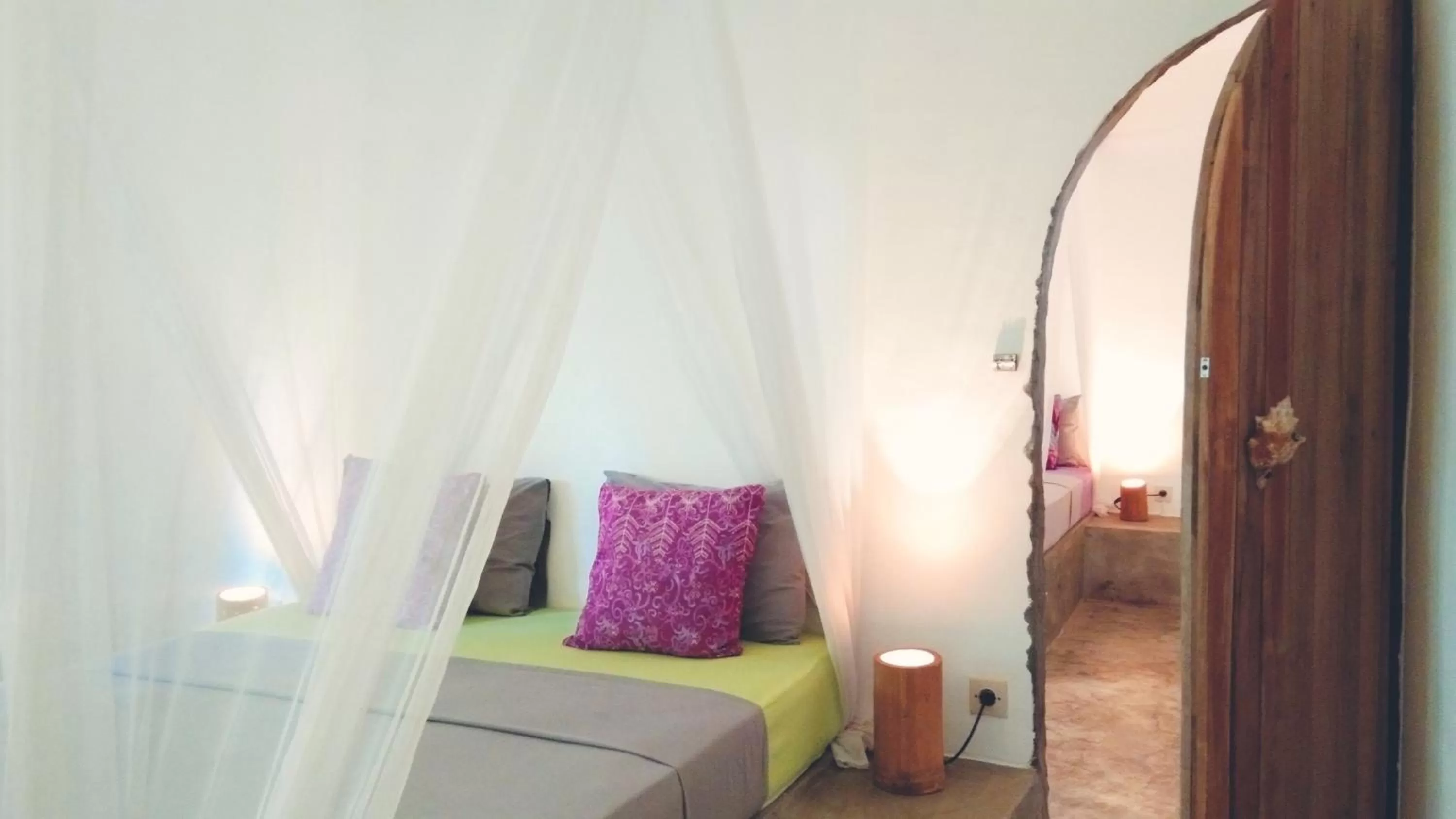 Bed, Bathroom in Café des Arts Gili Air