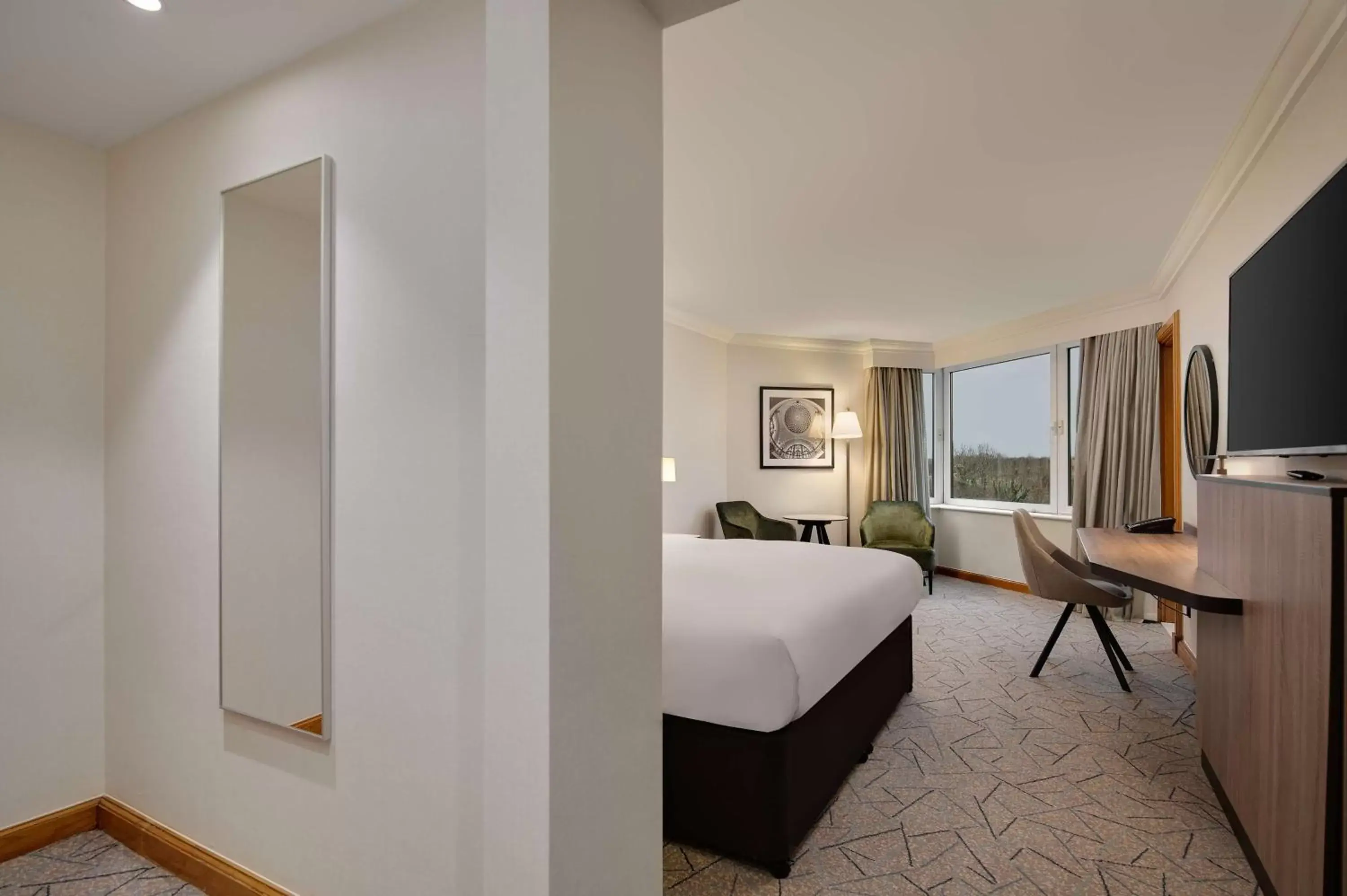 Bedroom in Hilton Birmingham Metropole Hotel