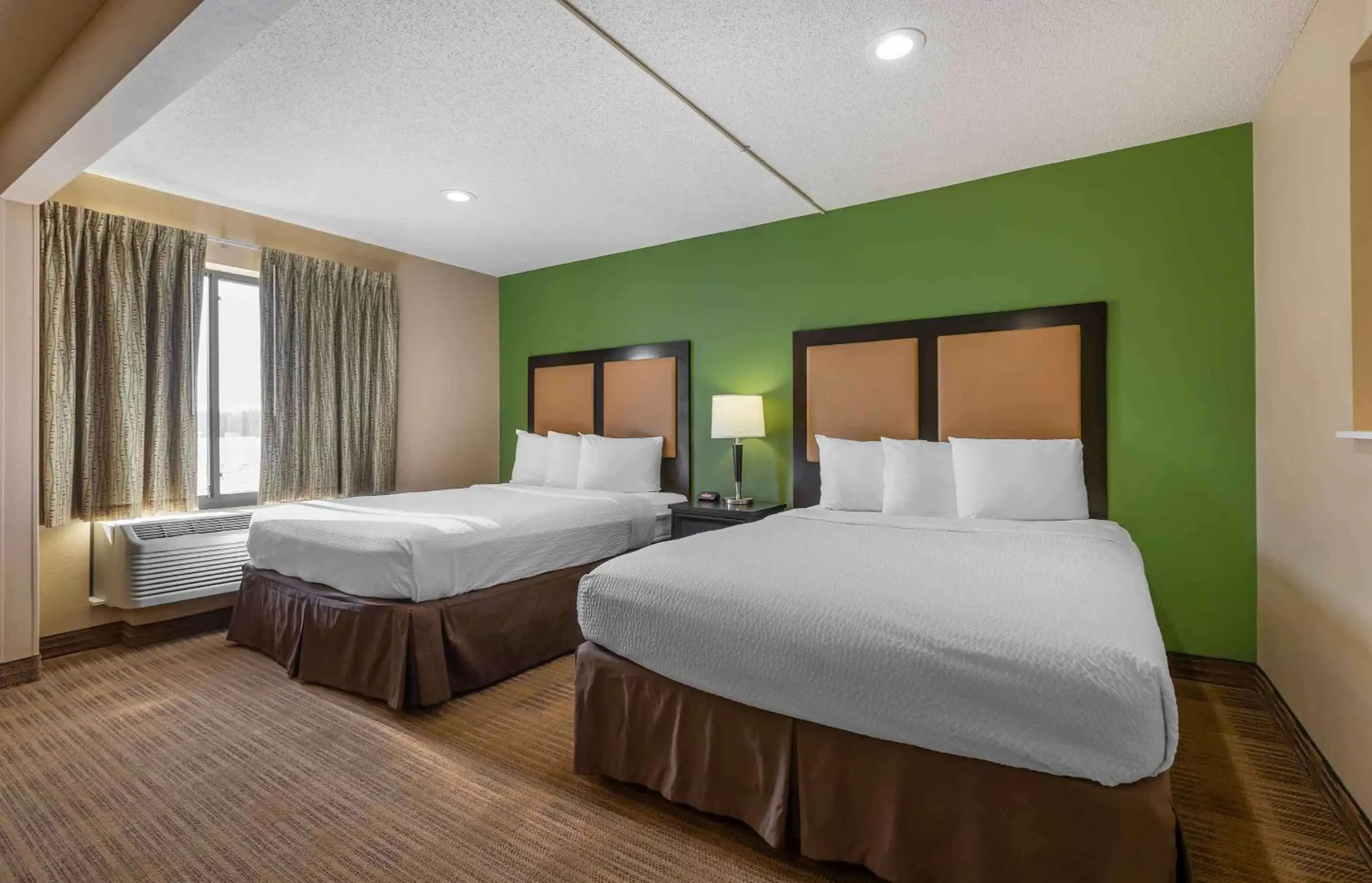 Bedroom, Bed in Extended Stay America Suites - Des Moines - West Des Moines