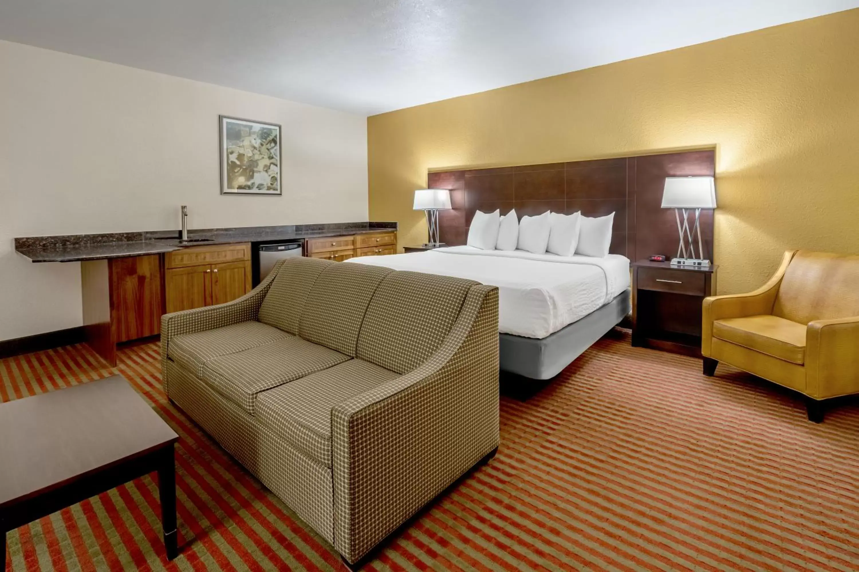 Photo of the whole room, Bed in Grand Williston Hotel and Conference Center
