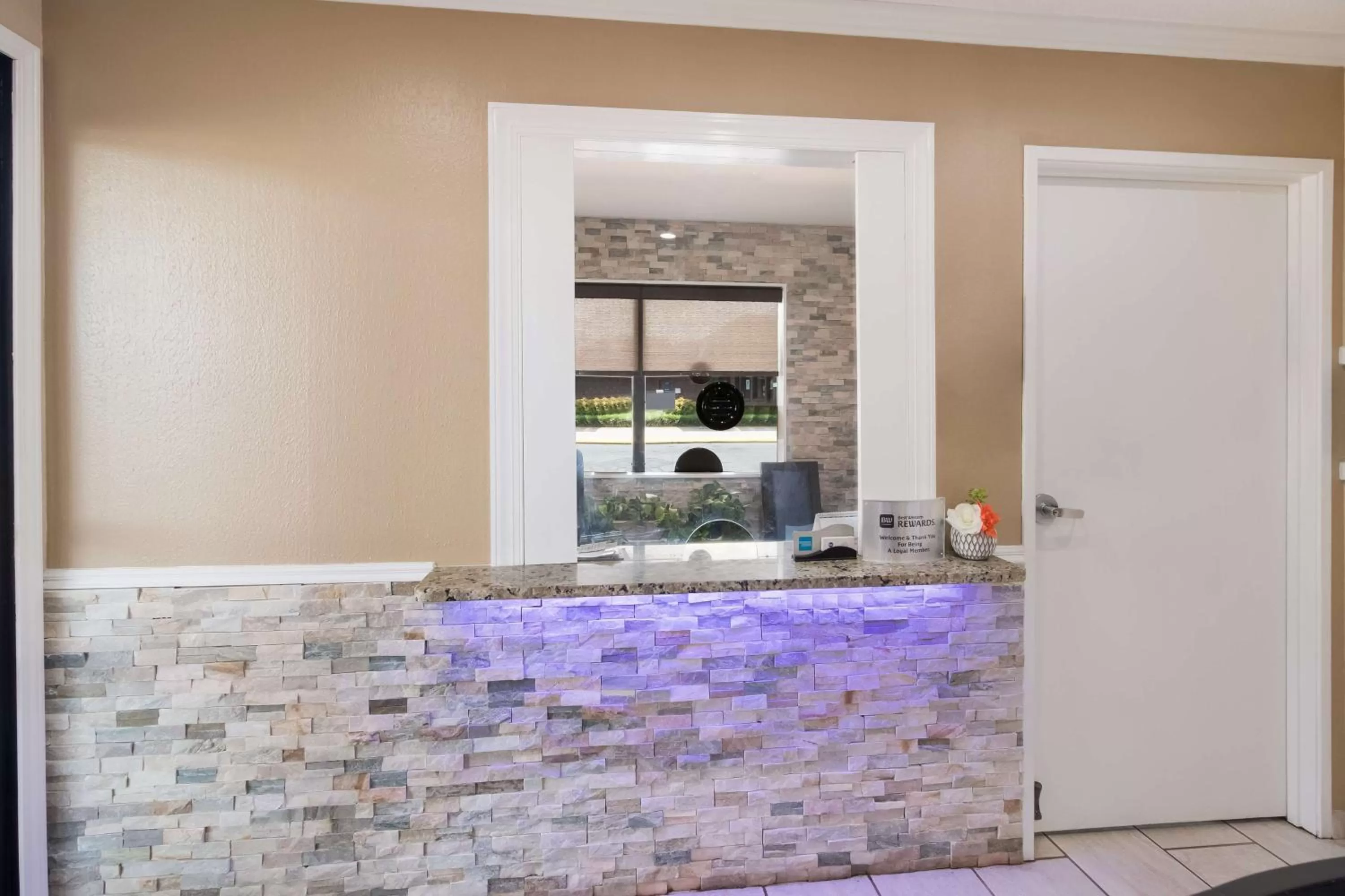 Lobby or reception in Best Western - McKenzie