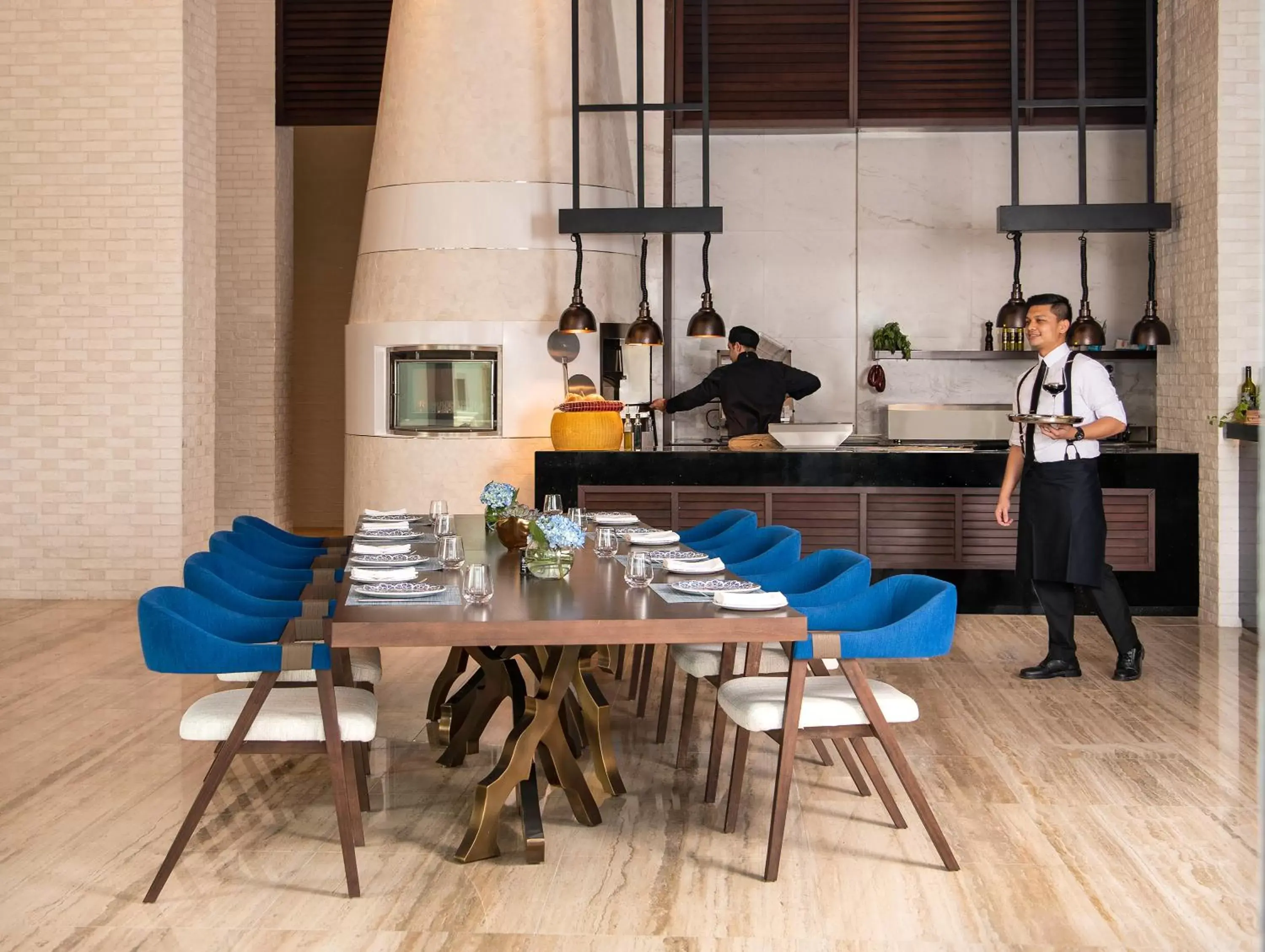 Restaurant/places to eat in Al Jaddaf Rotana Suite Hotel