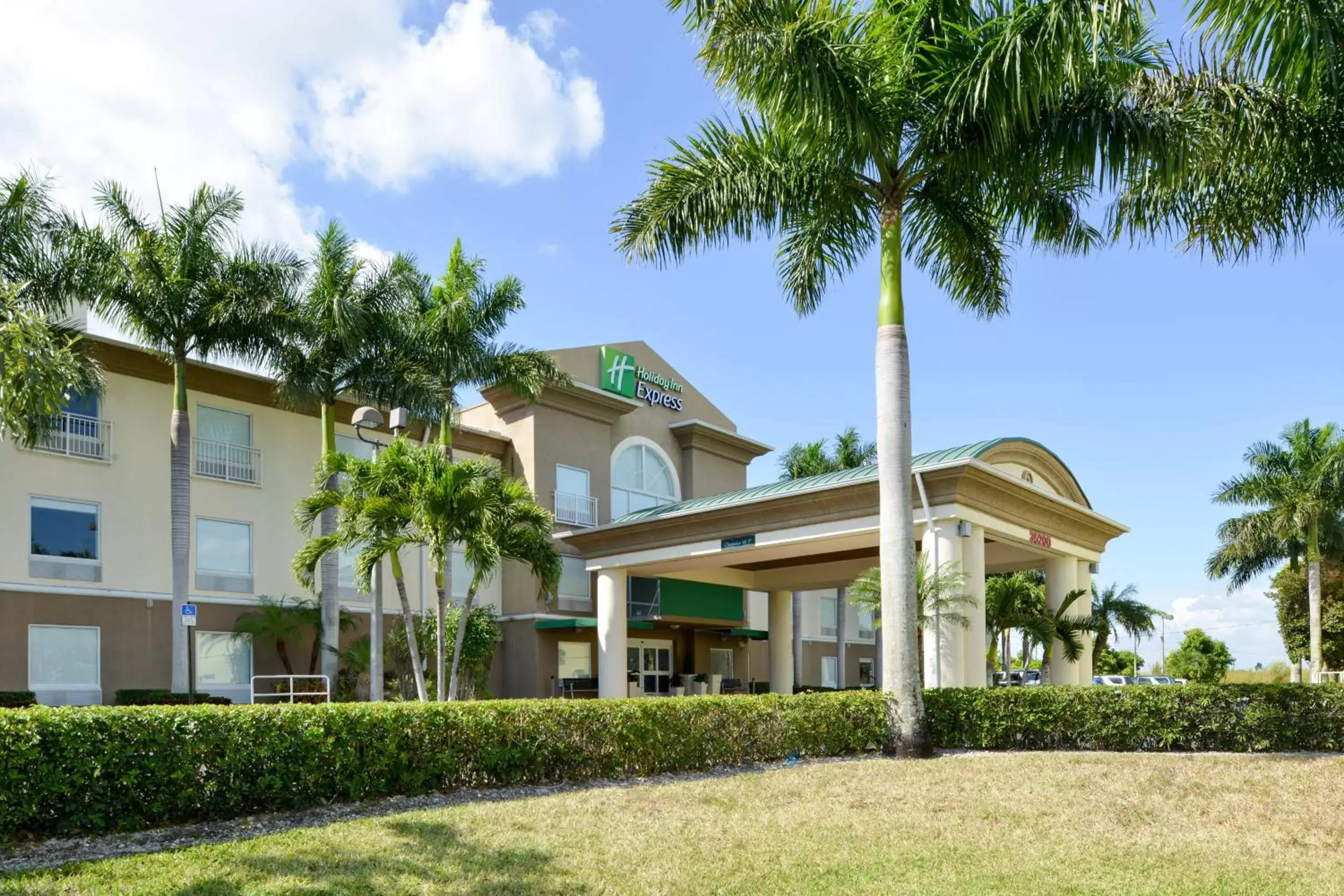 Property Building in Holiday Inn Express & Suites Florida City-Gateway To Keys, an IHG Hotel