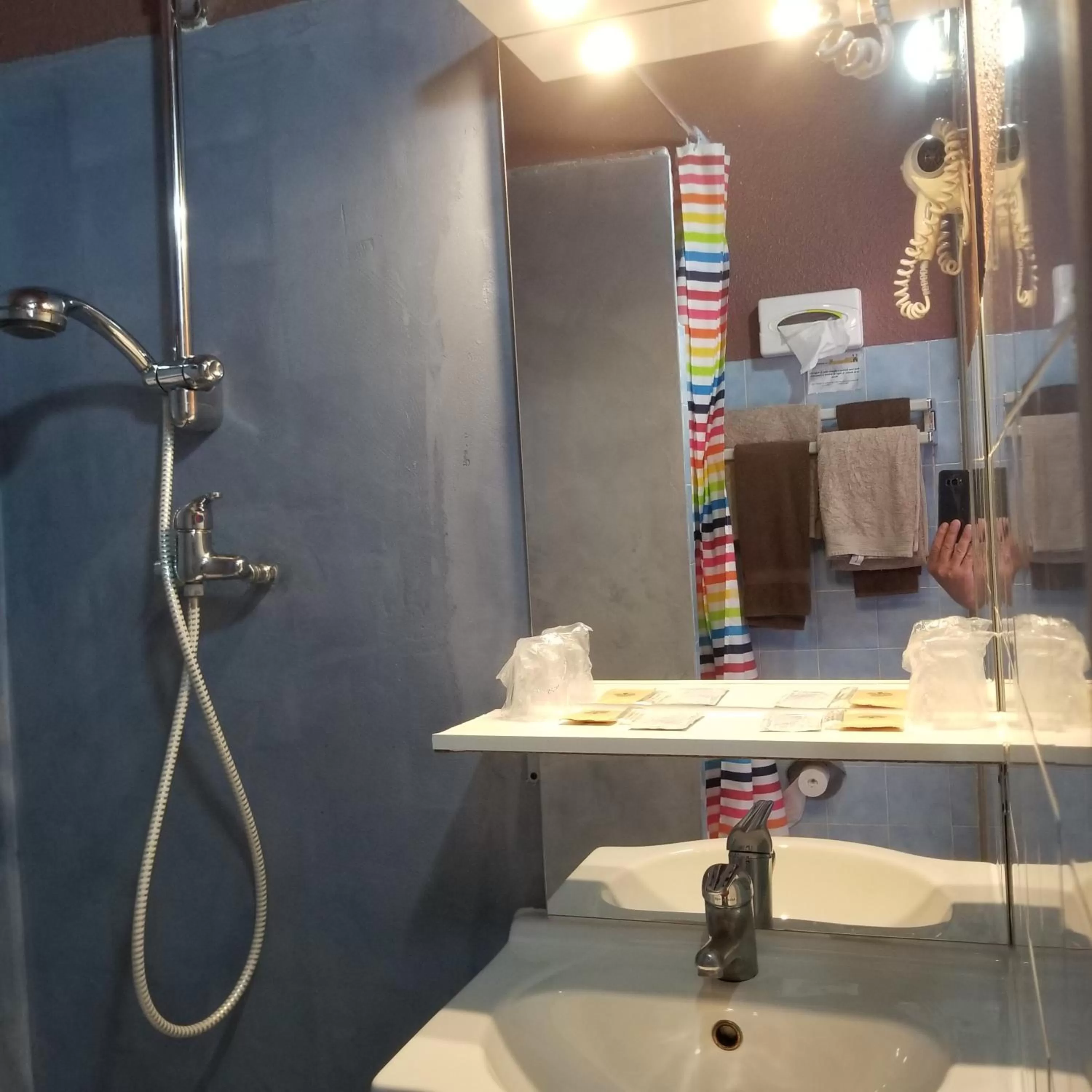 Bathroom in Logis hôtel du terreau