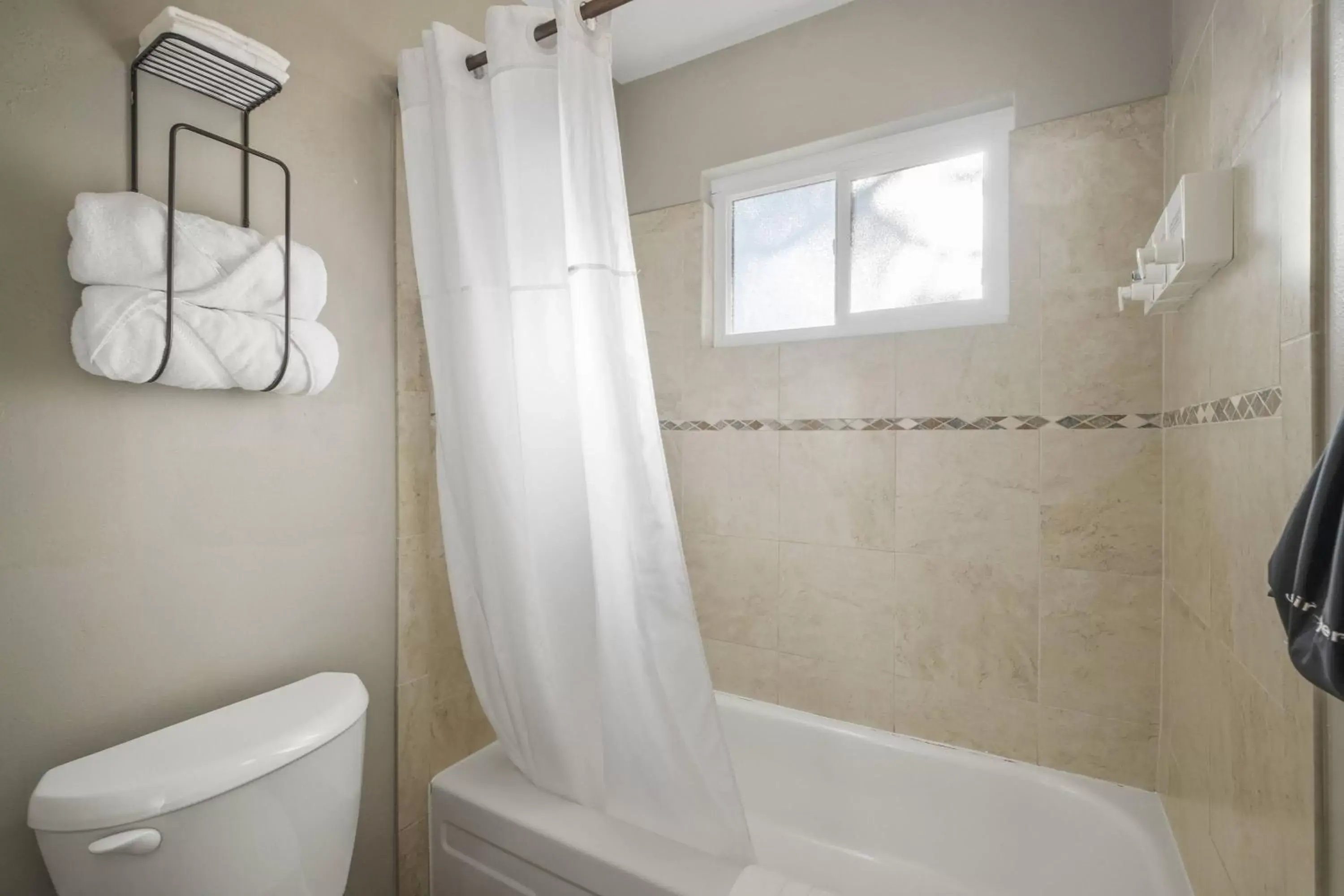 Bath in Resthaven Tahoe Bath in Resthaven Tahoe