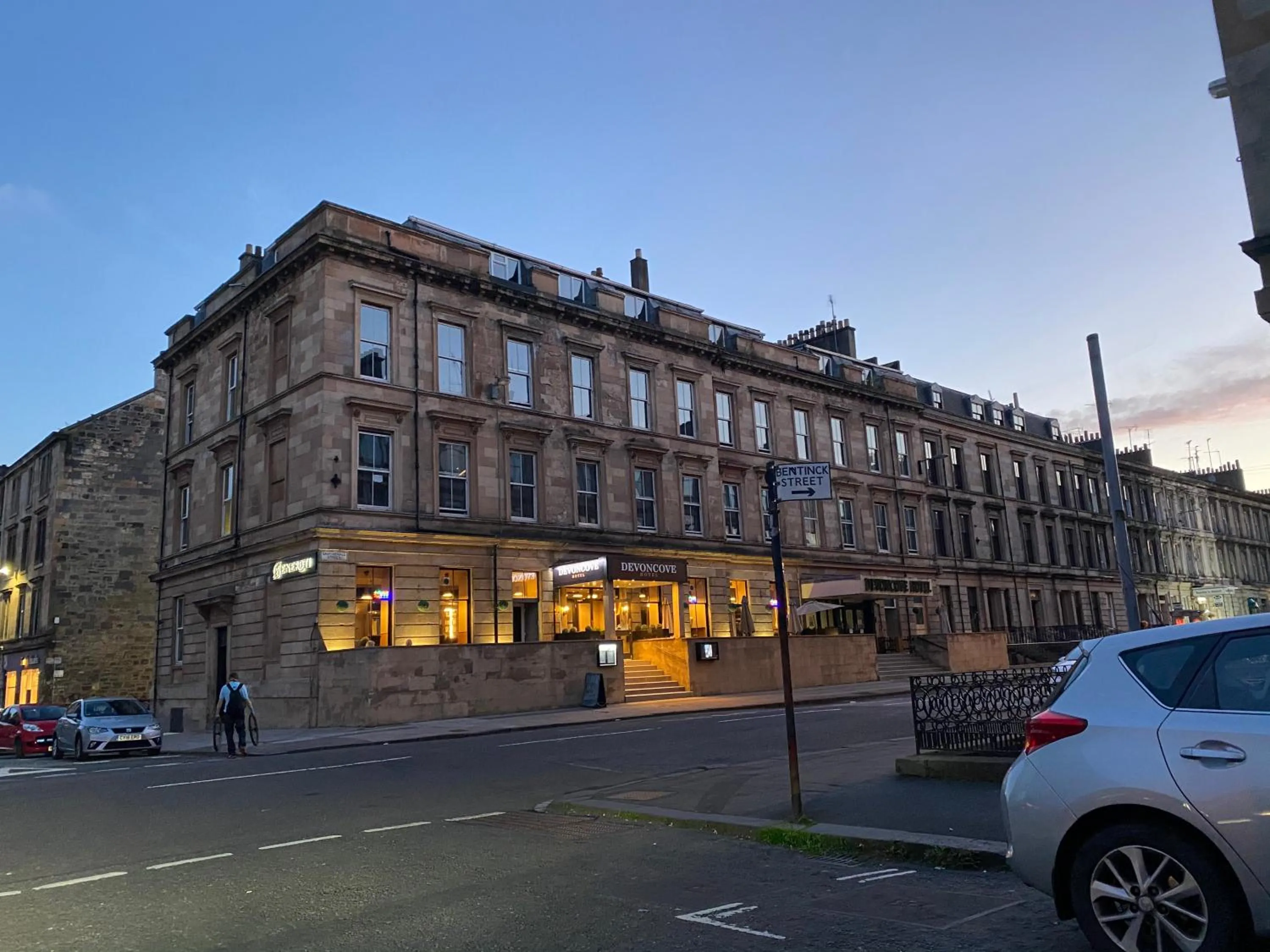 Property Building in Devoncove Hotel Glasgow