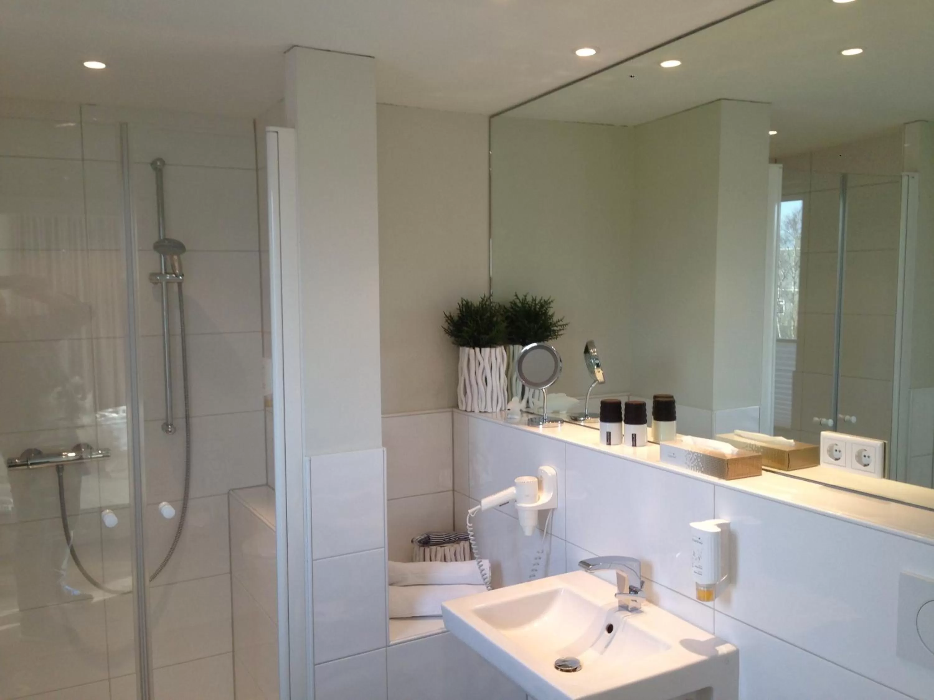 Bathroom in Hotel Insel Pension