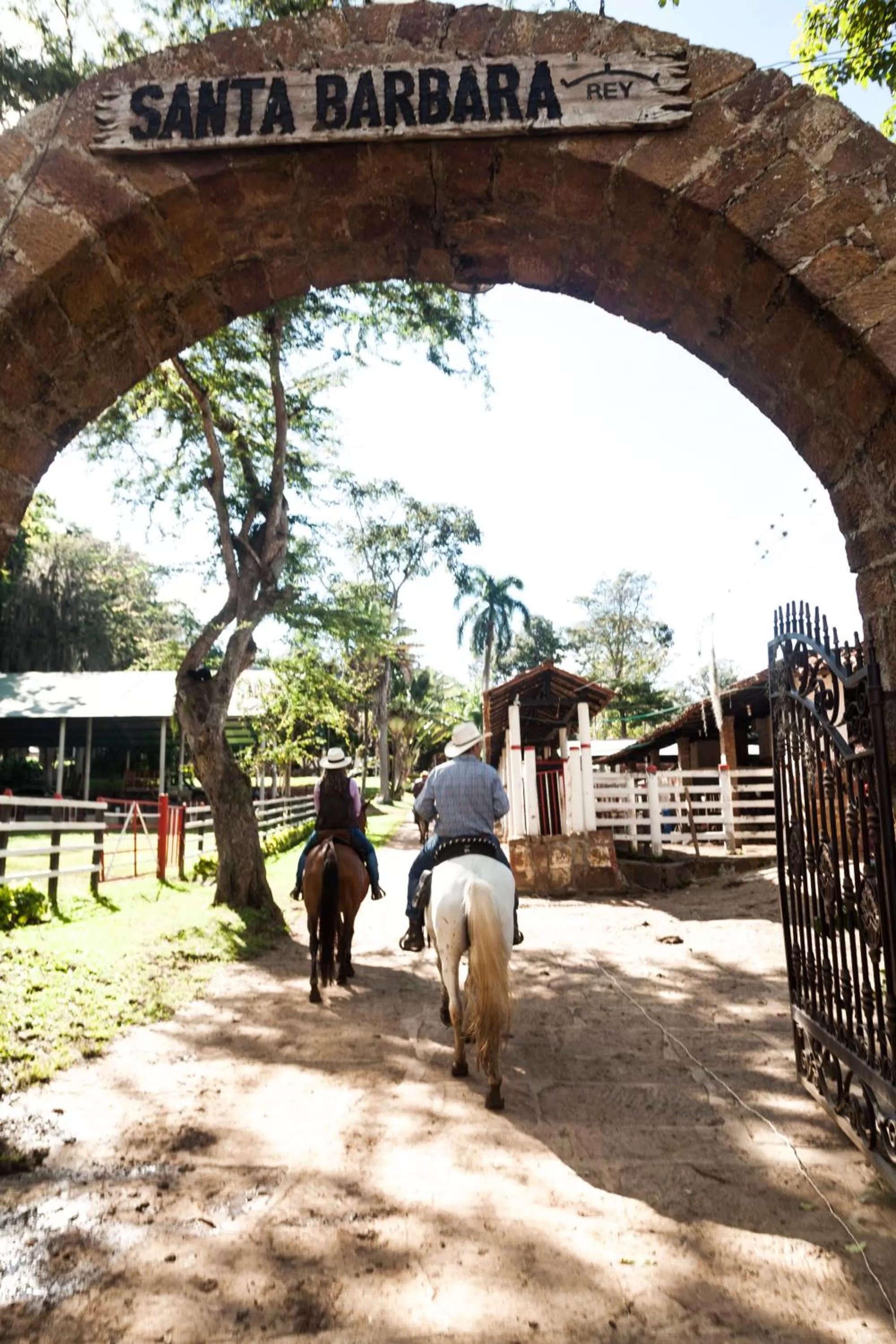 Property building in Hotel Hacienda Santa Barbara