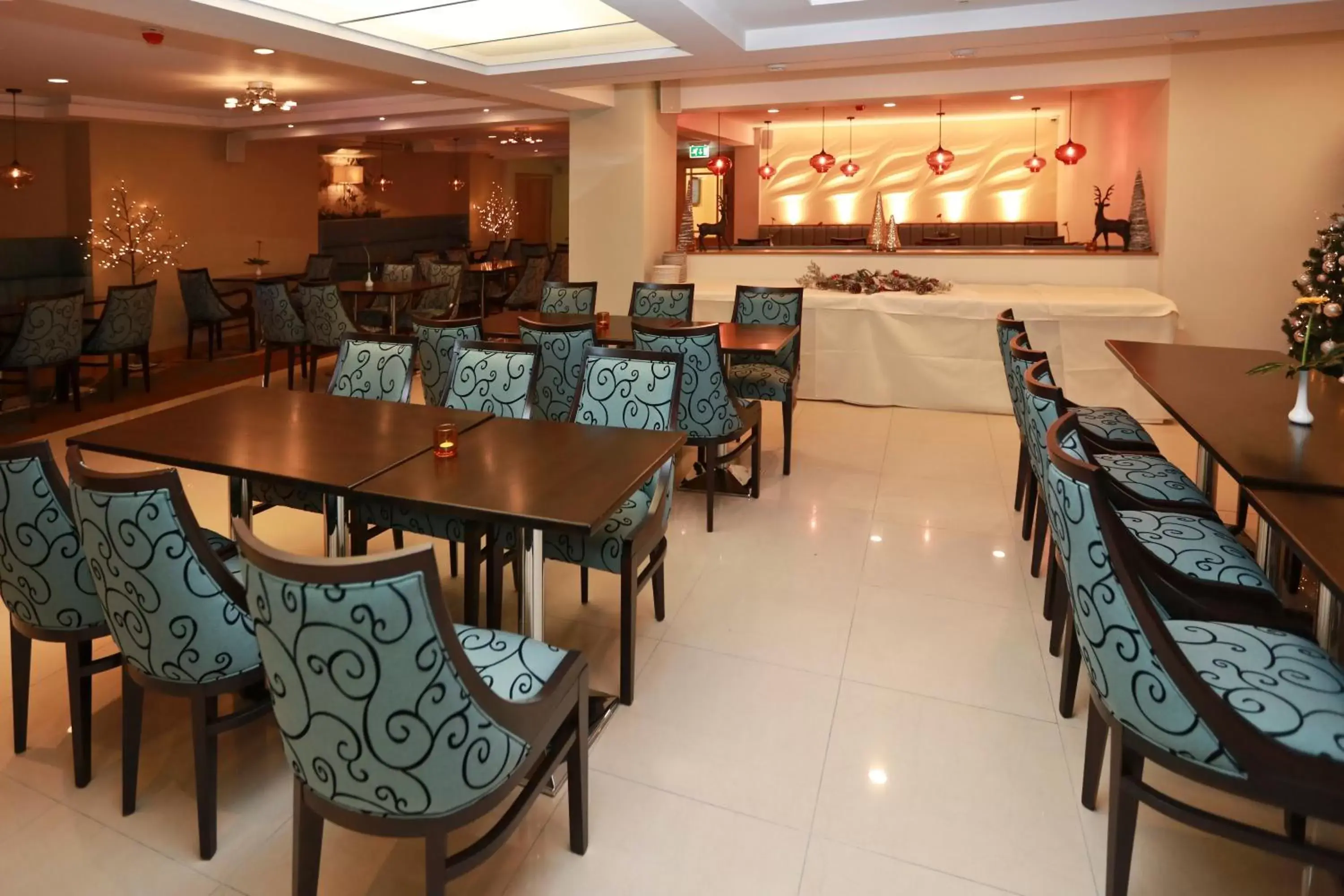 Business facilities, Restaurant/Places to Eat in Prom Hotel