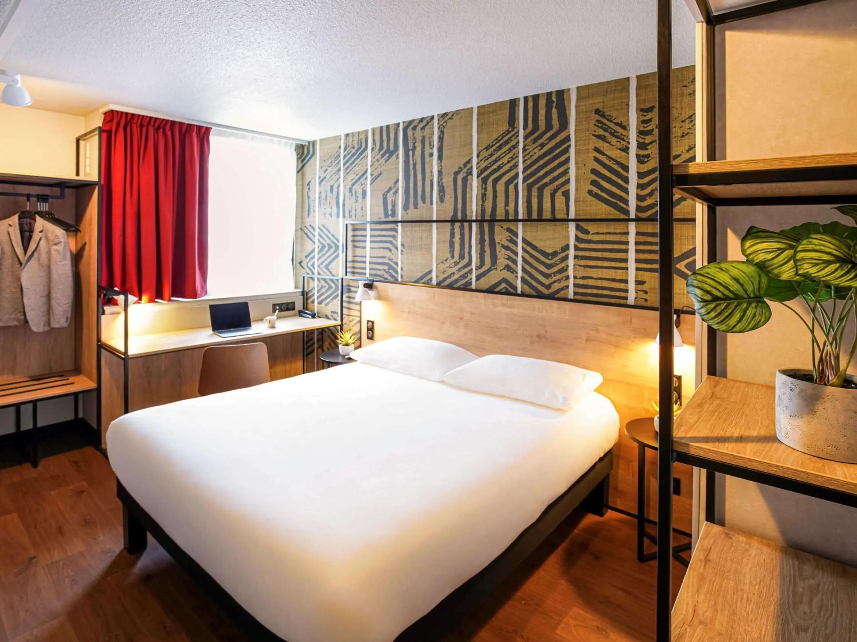 Property building, Bed in Ibis Tours Centre Giraudeau Property building, Bed in Ibis Tours Centre Giraudeau