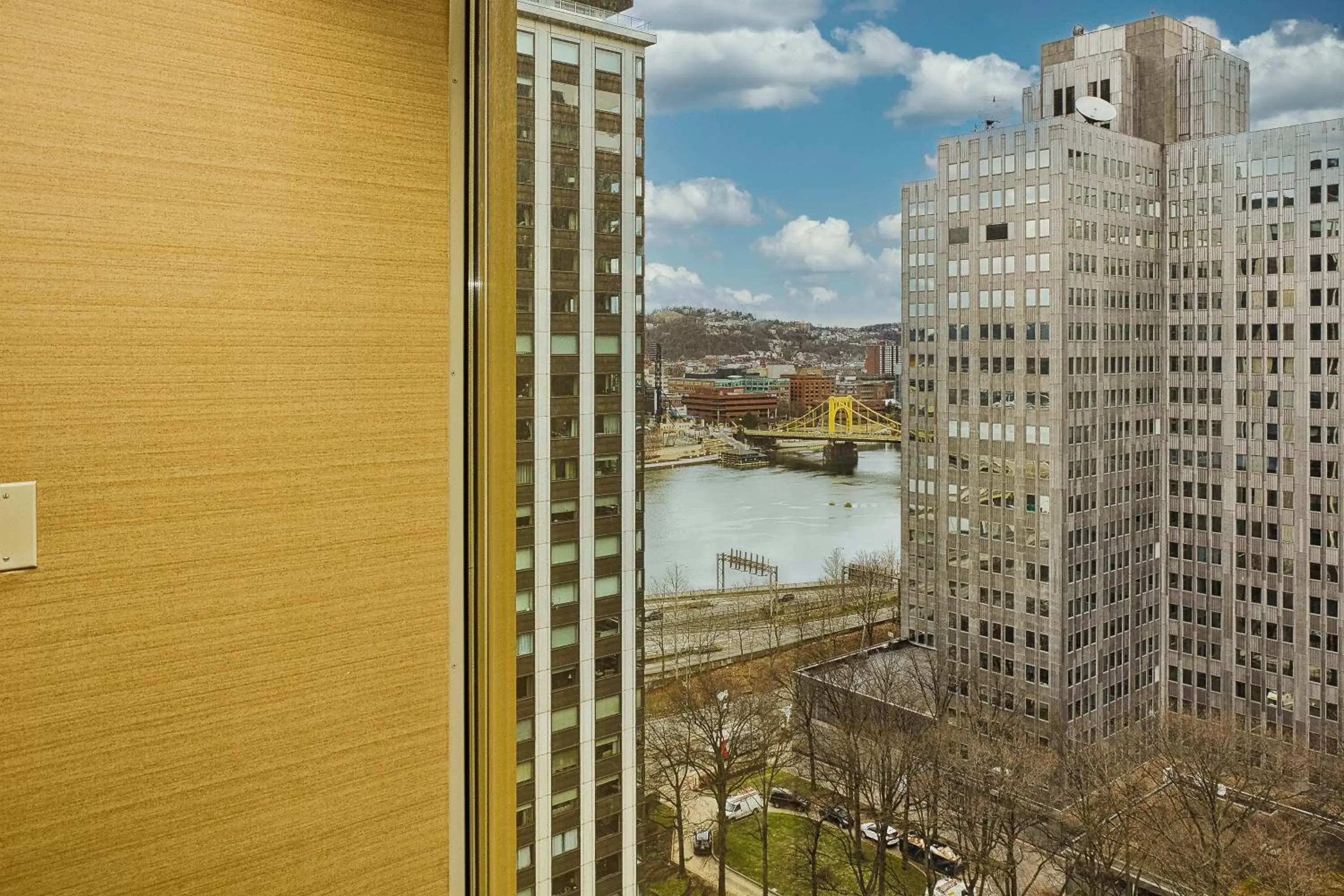 City view in Wyndham Grand Pittsburgh