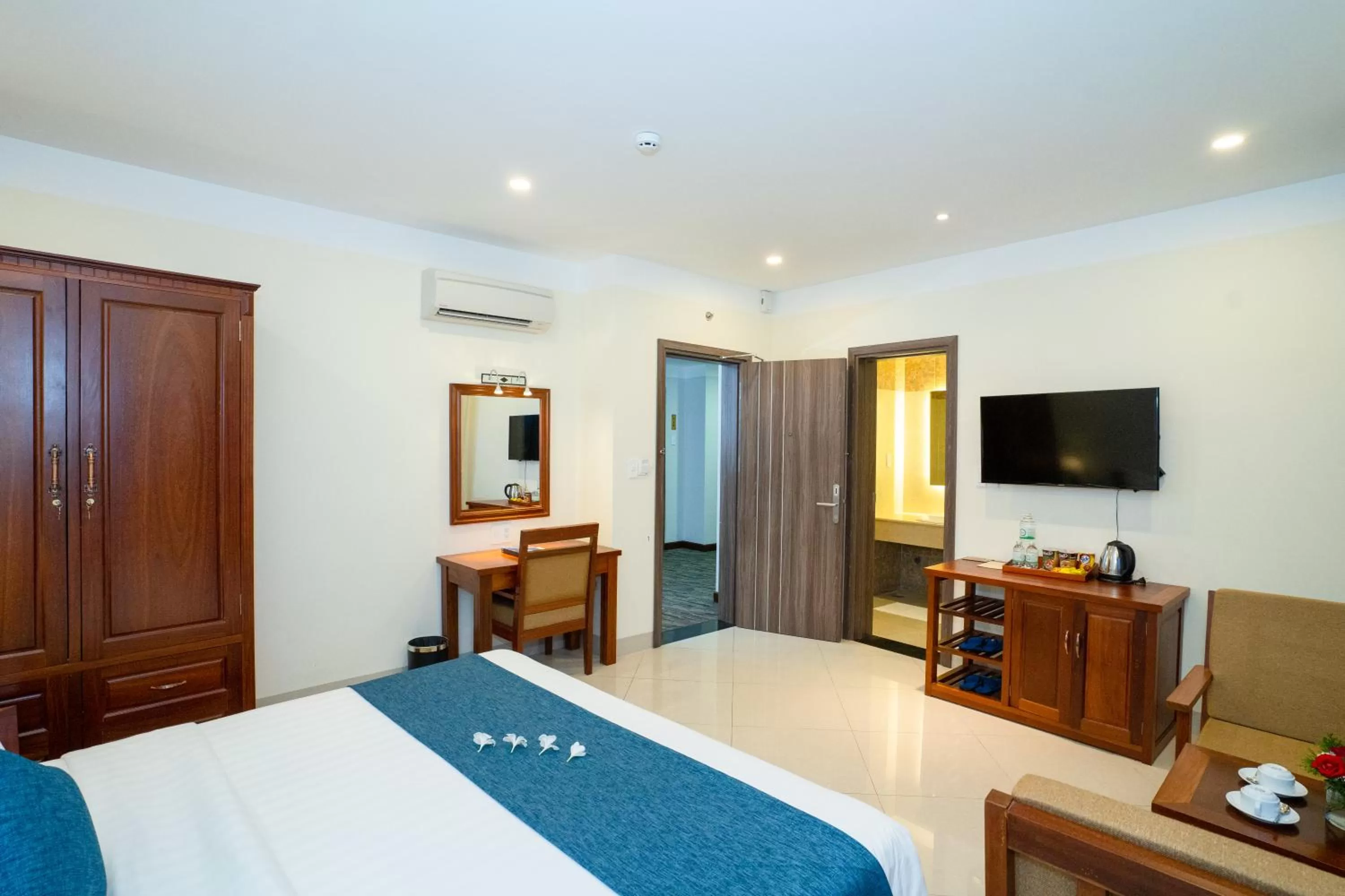 Bedroom, Bed in Navy Hotel Cam Ranh