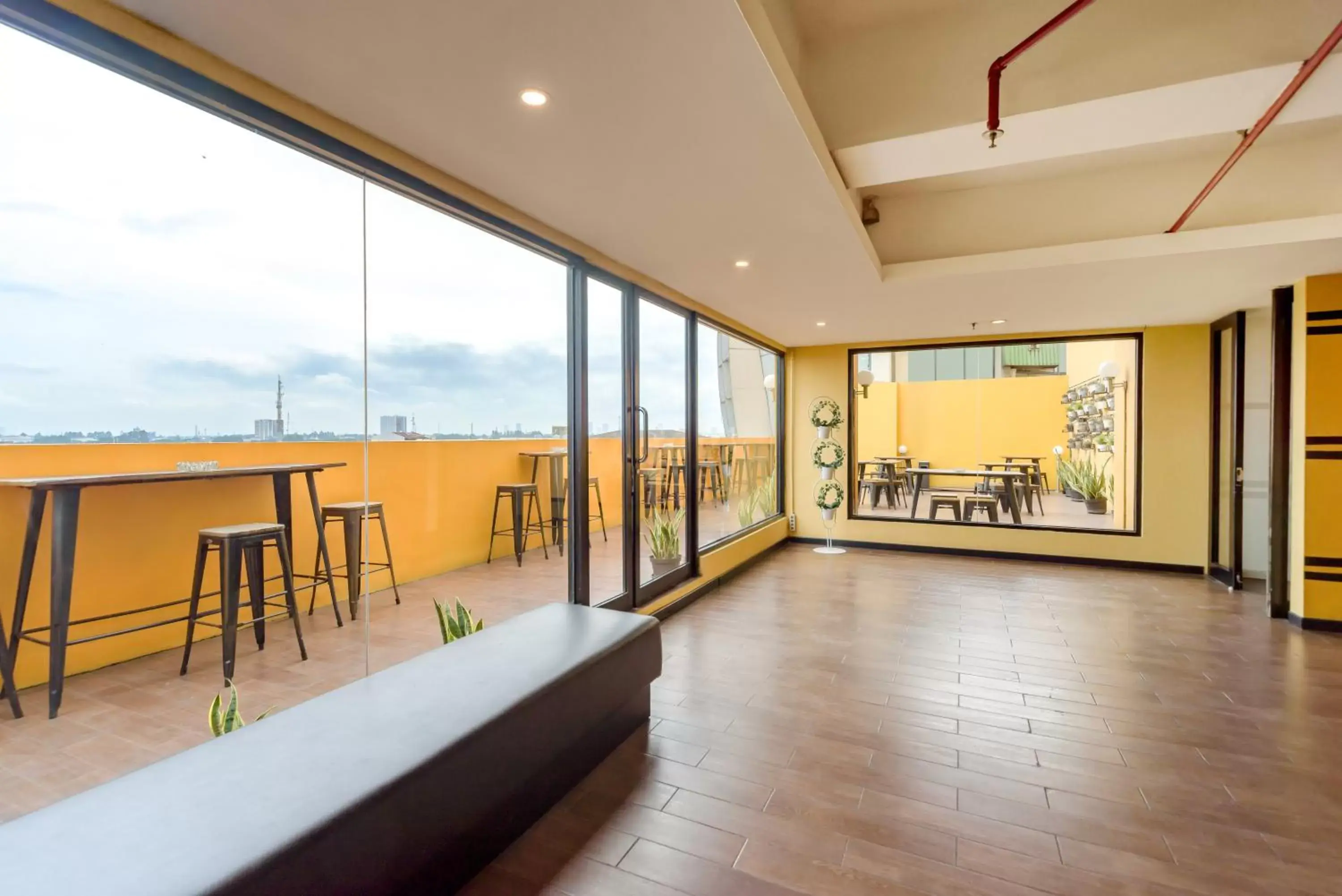Lobby or reception in Yellow Bee Tangerang Lobby or reception in Yellow Bee Tangerang